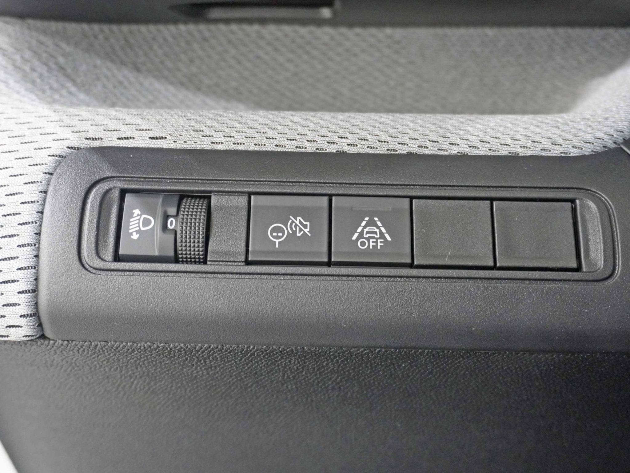 listing desktop thumbnail image 16