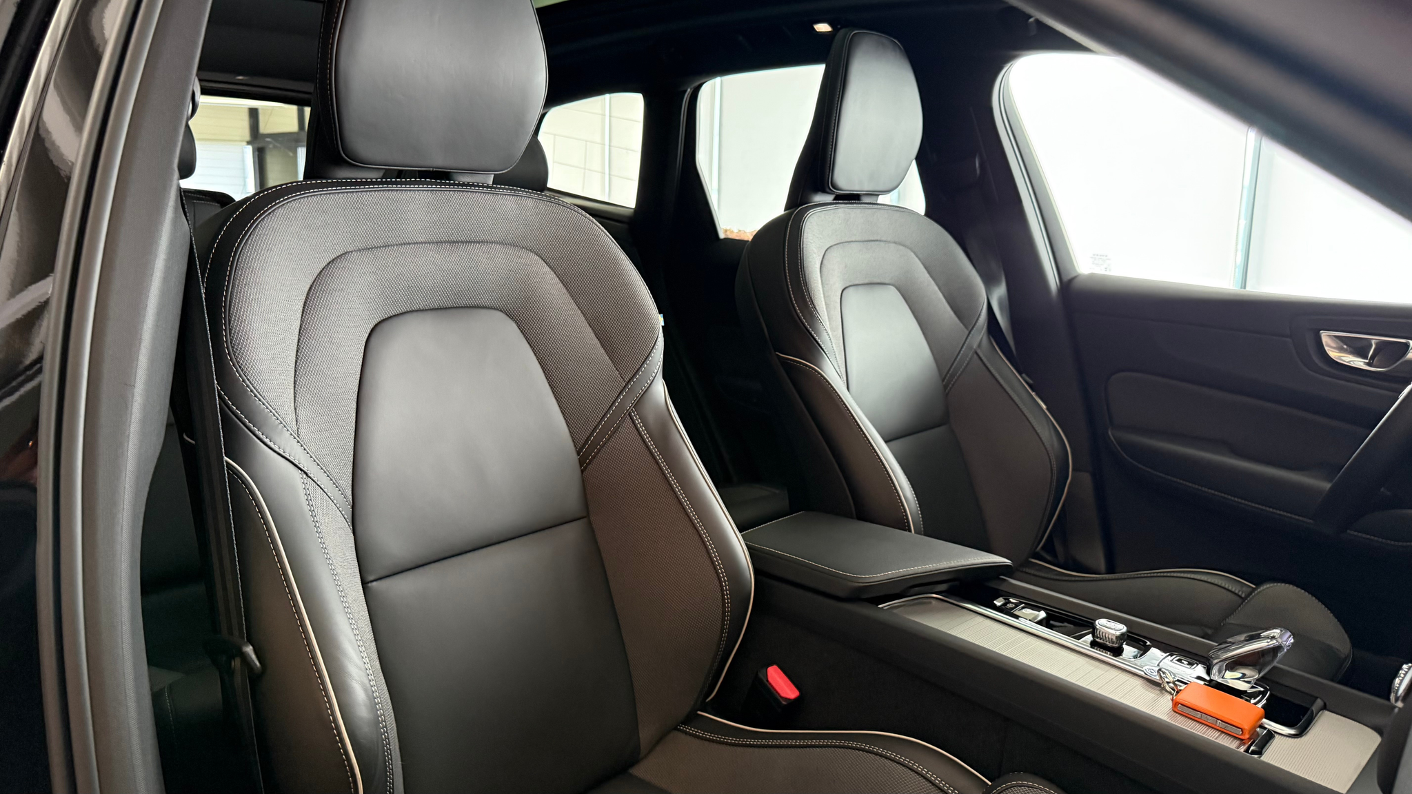 listing desktop thumbnail image 1