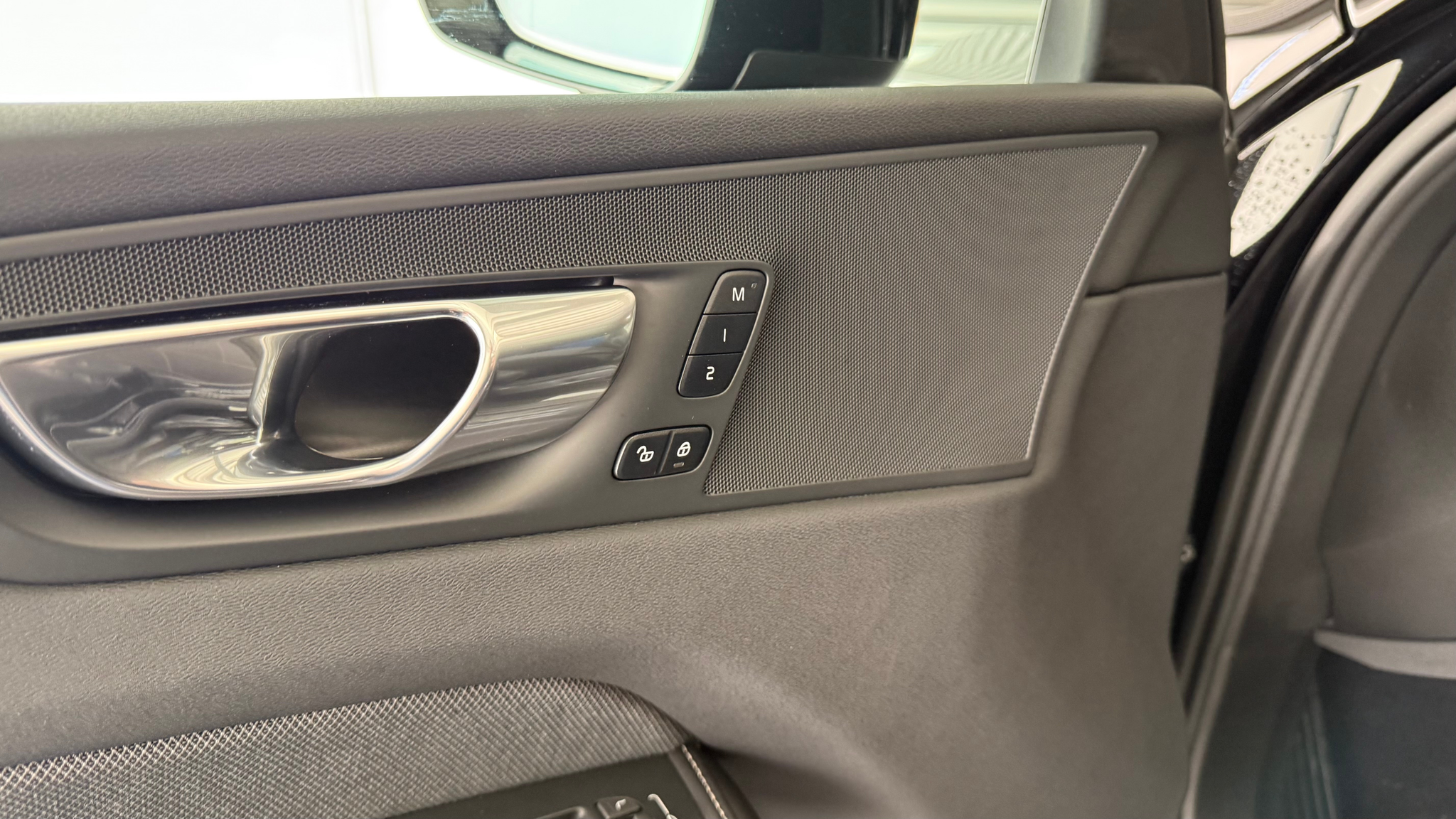 listing desktop thumbnail image 13