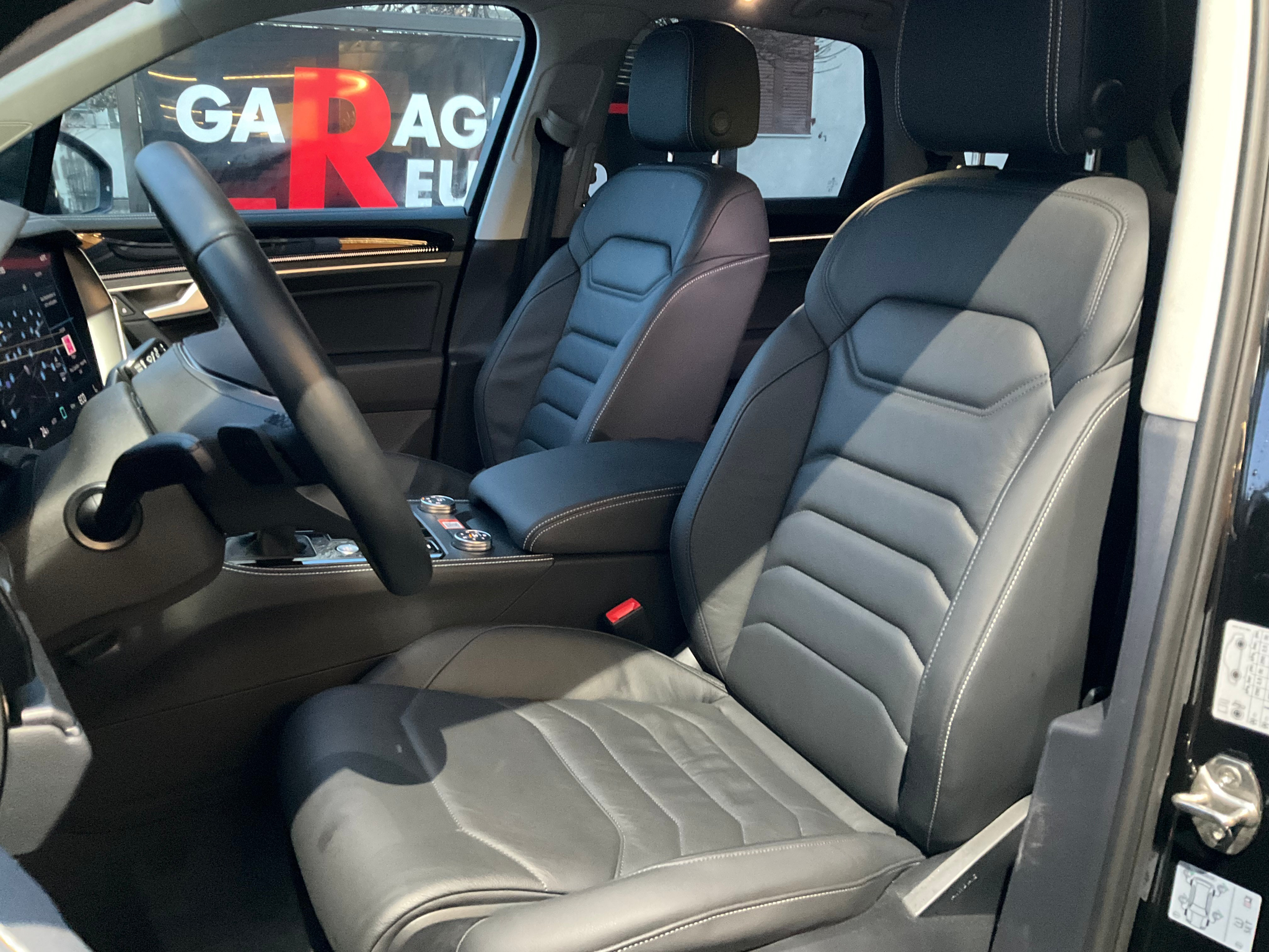 listing desktop thumbnail image 6