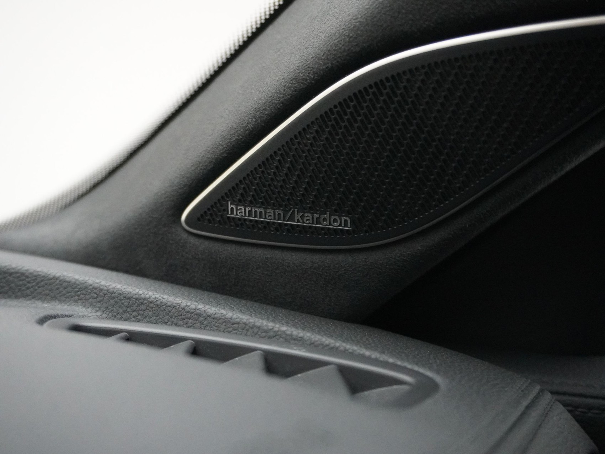 listing desktop thumbnail image 16