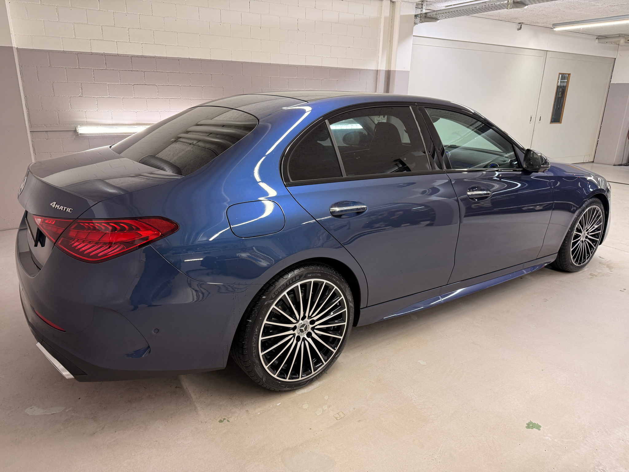 listing desktop thumbnail image 3