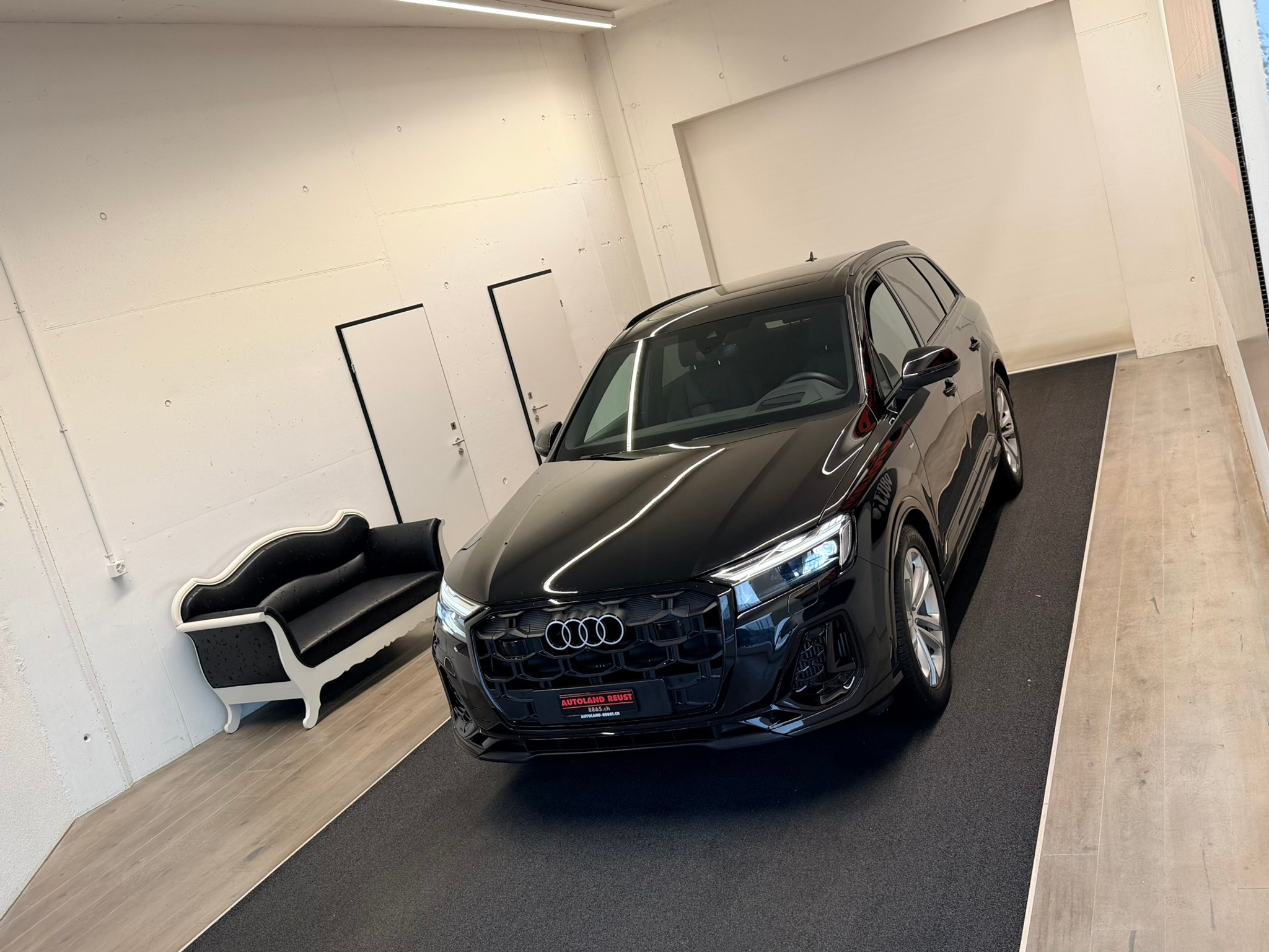 listing desktop thumbnail image 3