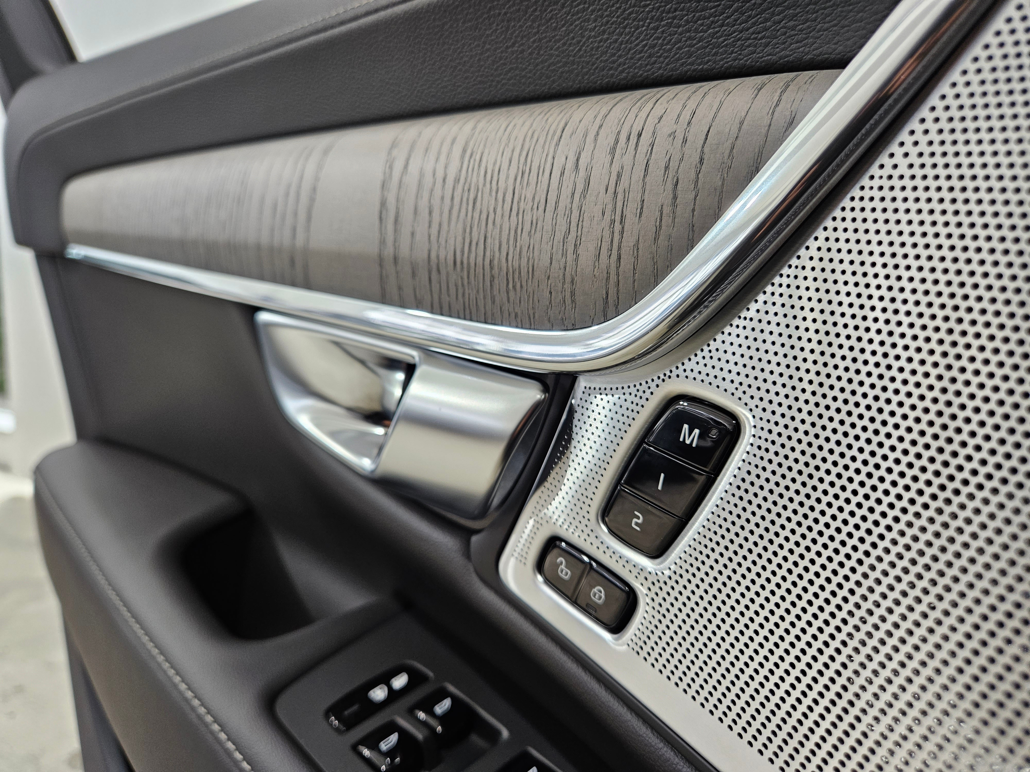 listing desktop thumbnail image 14