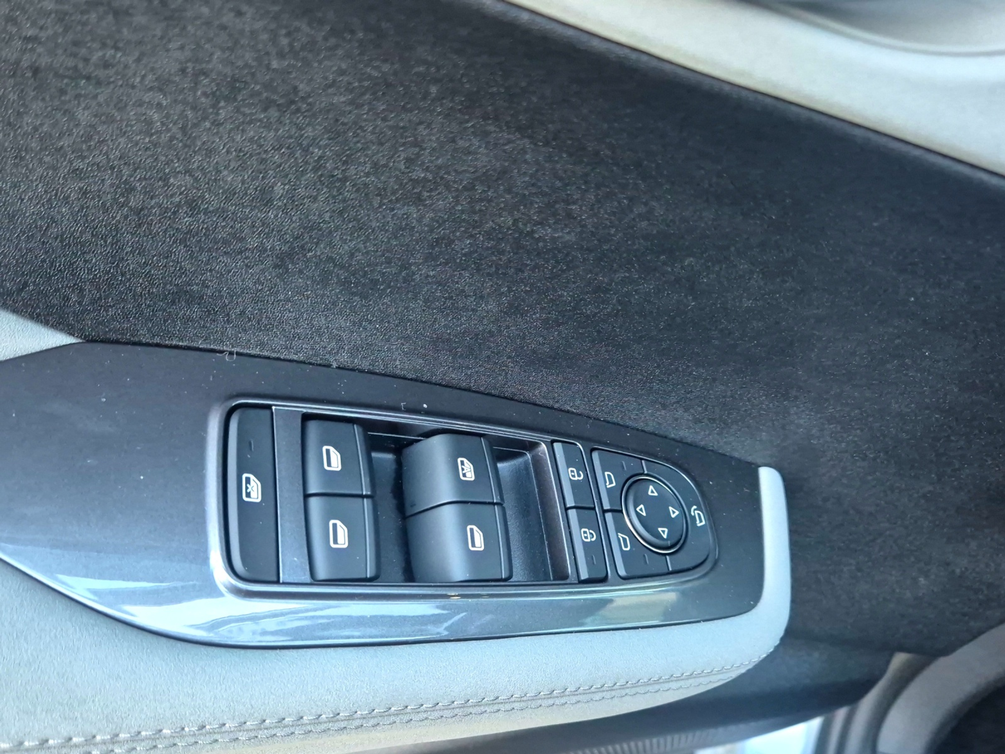 listing desktop thumbnail image 9