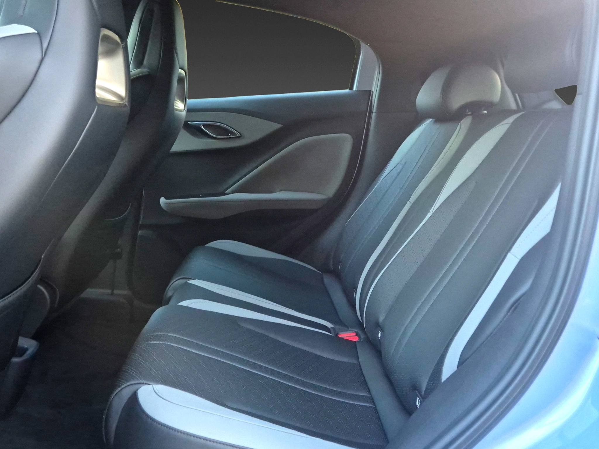 listing desktop thumbnail image 24