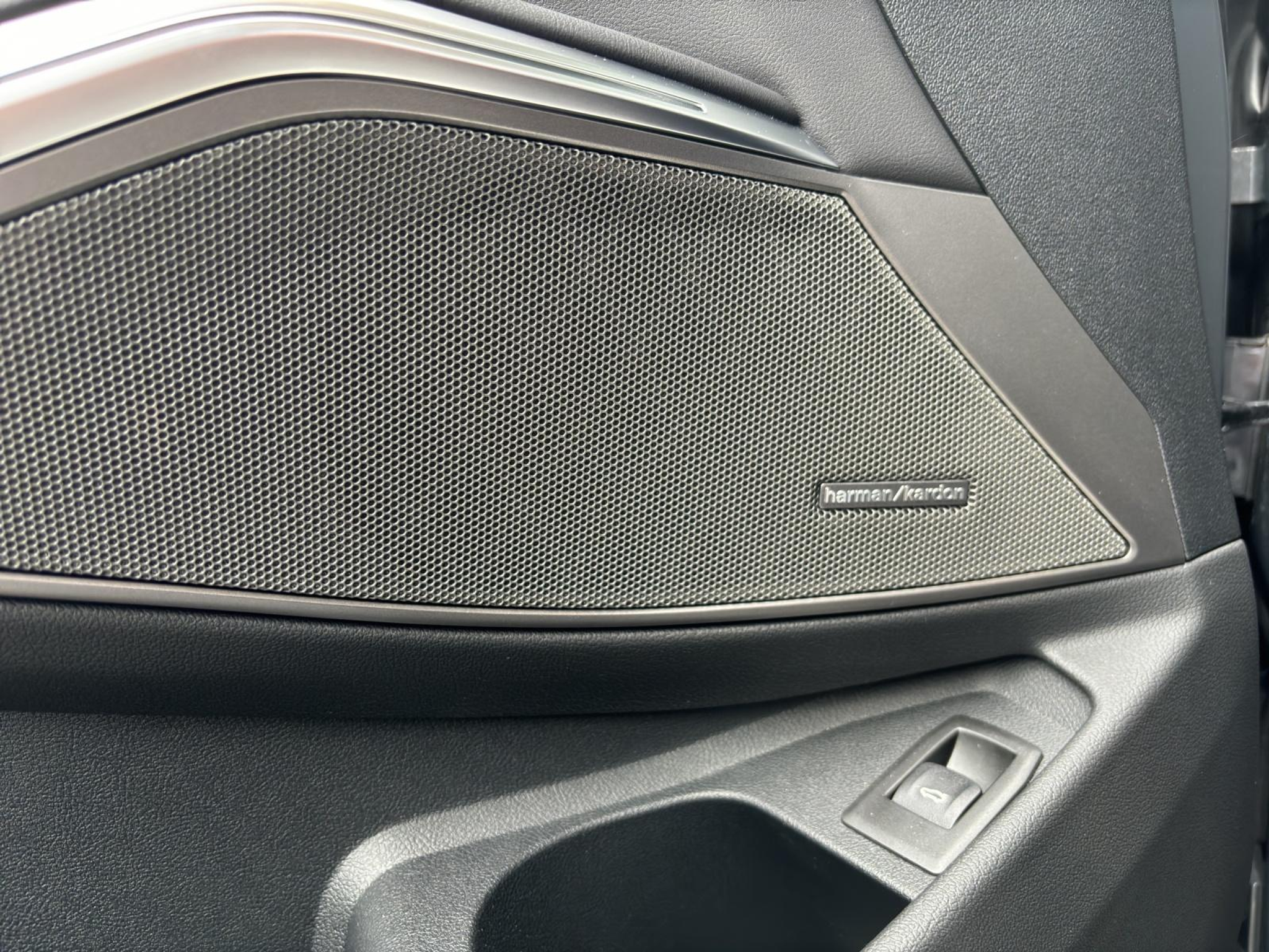 listing desktop thumbnail image 12