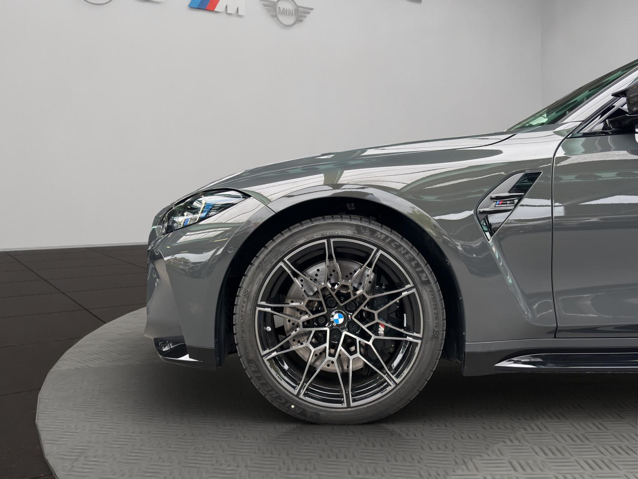 listing desktop thumbnail image 18