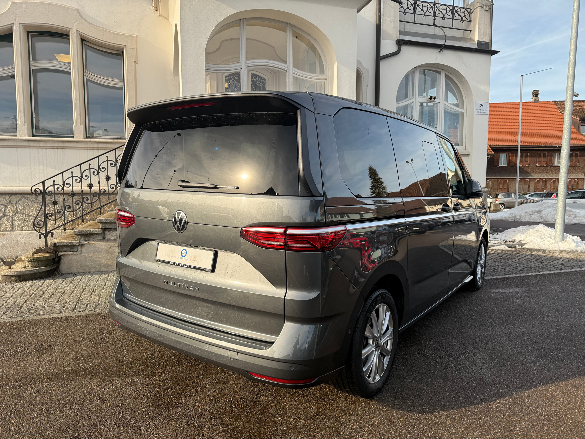 listing desktop thumbnail image 4