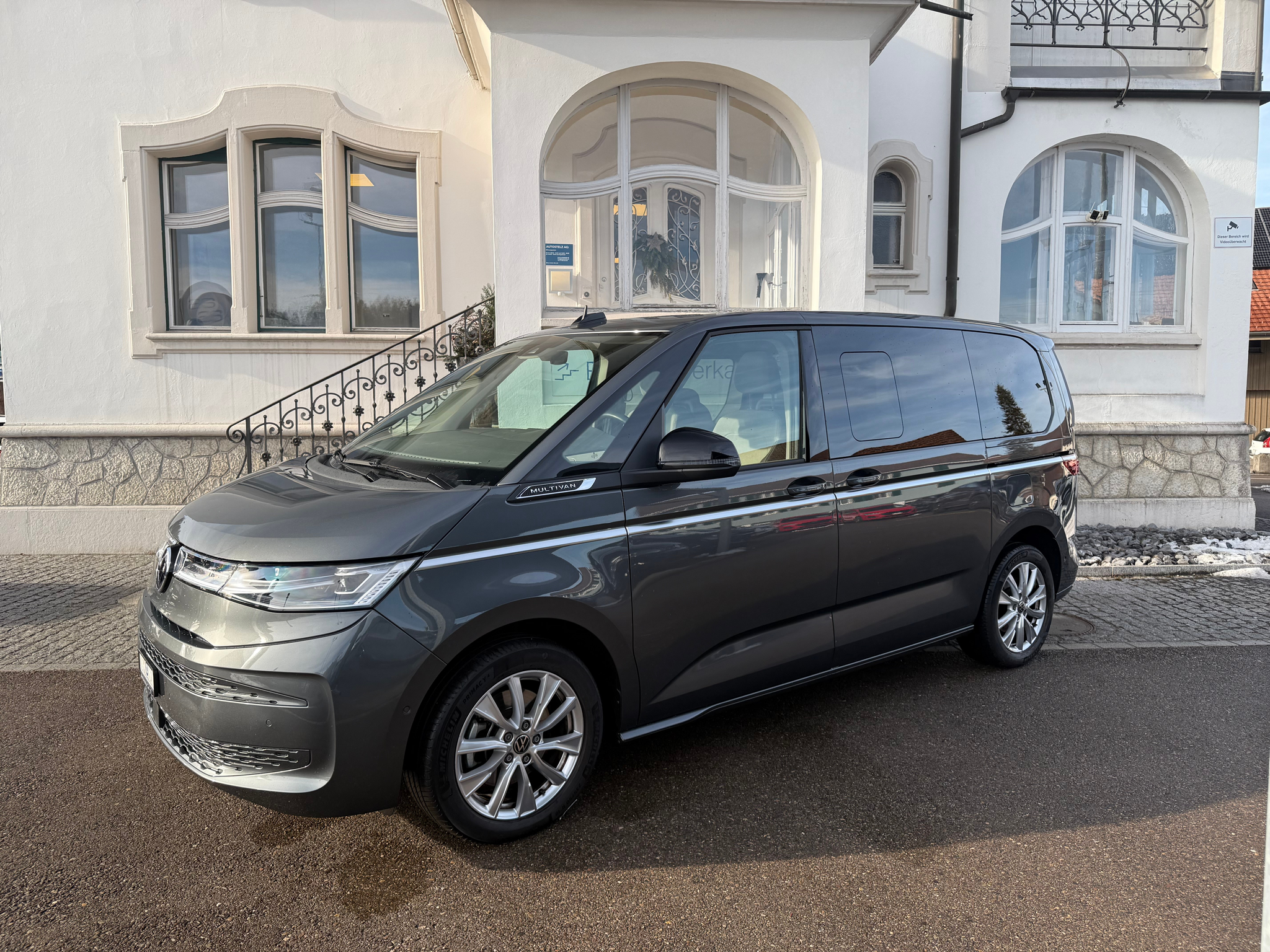 listing desktop thumbnail image 0