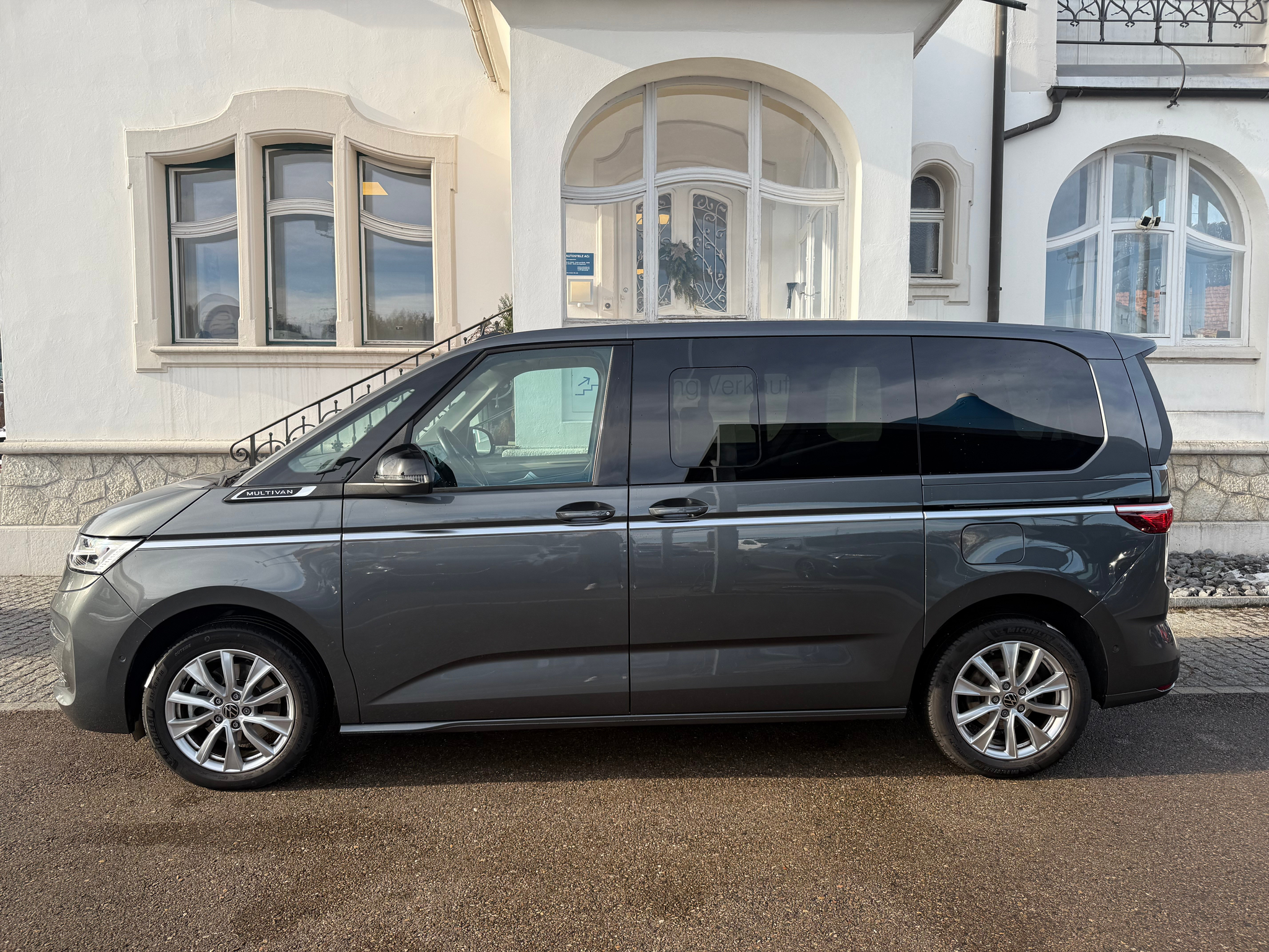 listing desktop thumbnail image 2