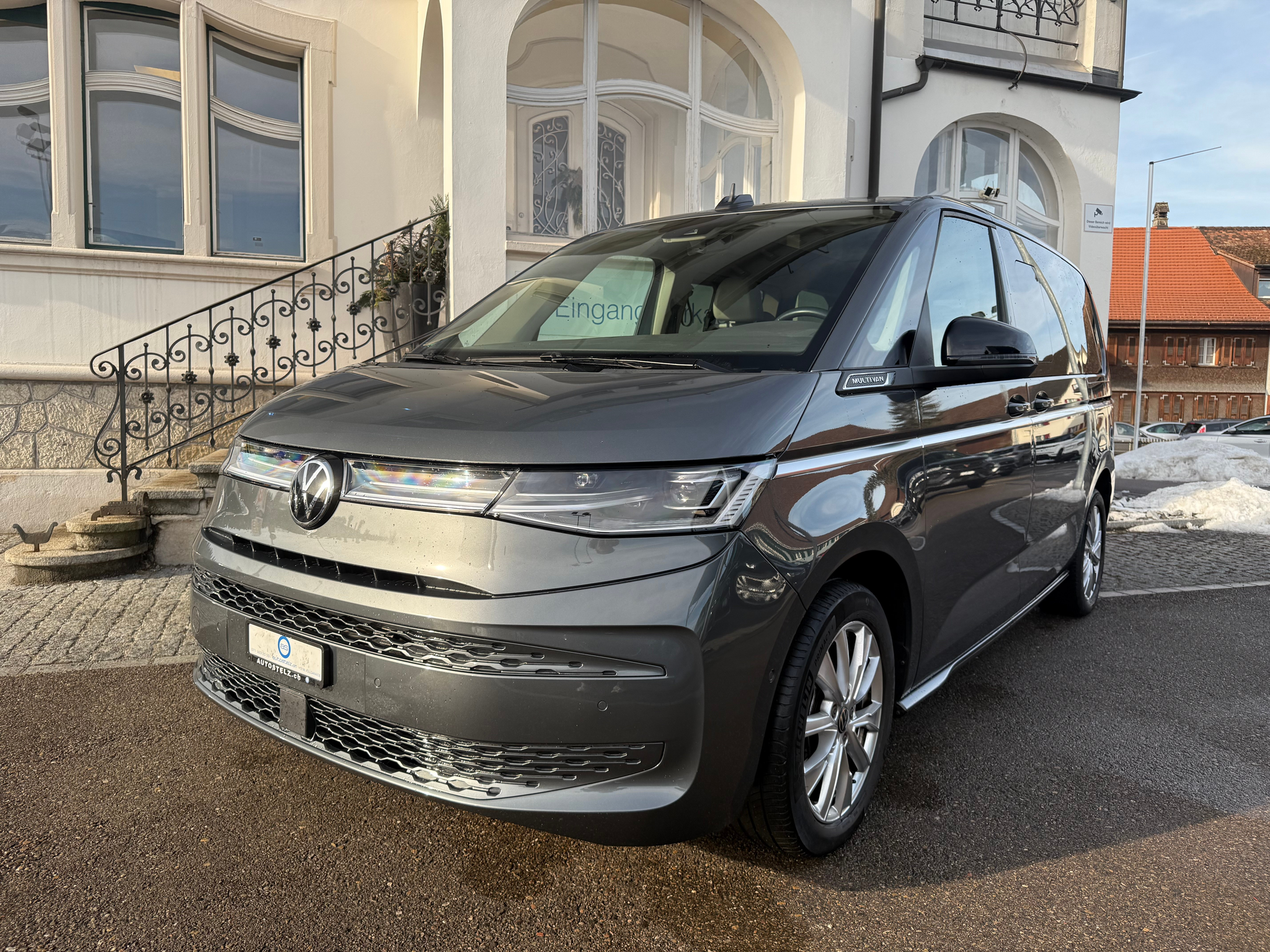 listing desktop thumbnail image 1