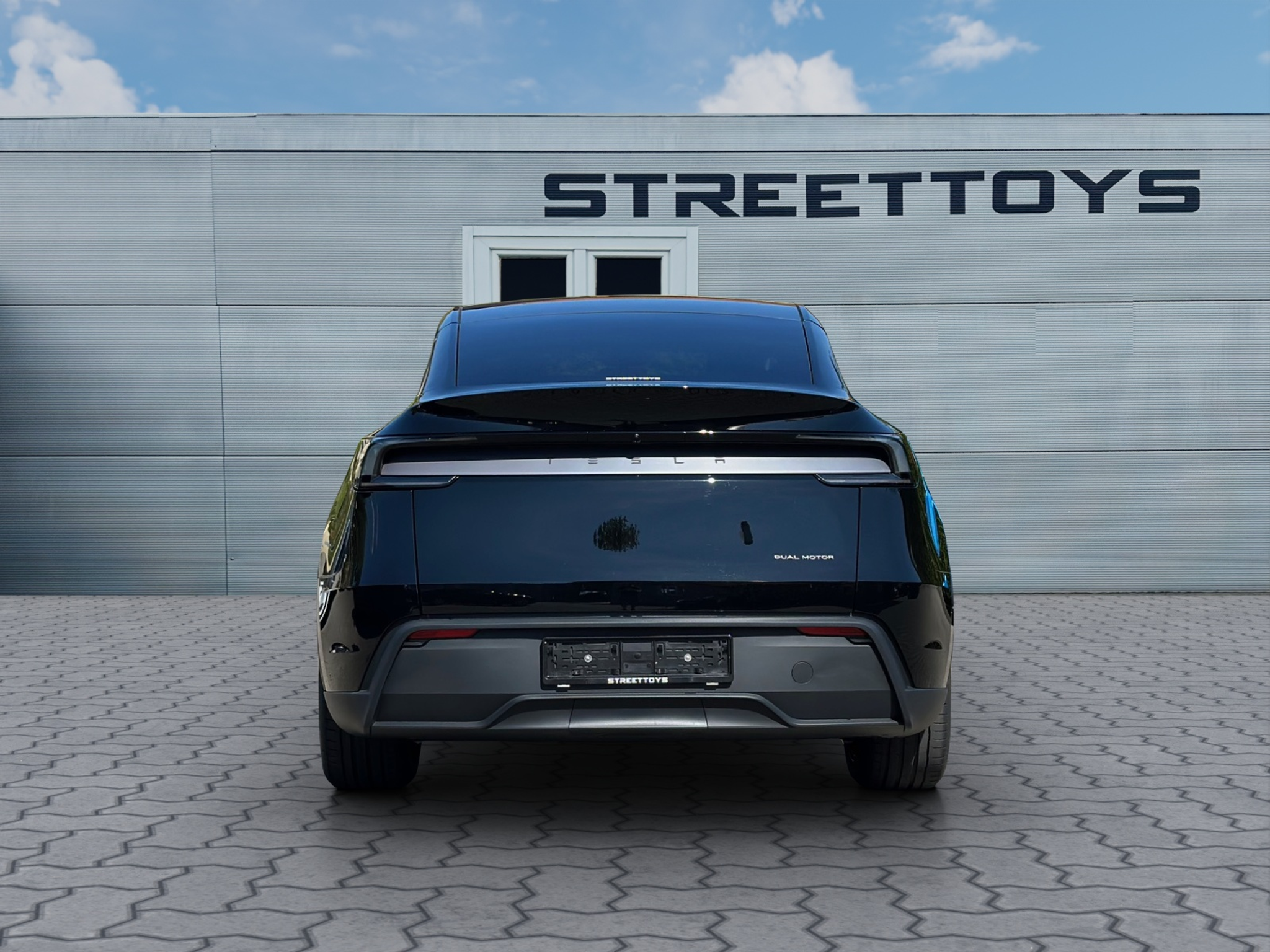 listing desktop thumbnail image 3