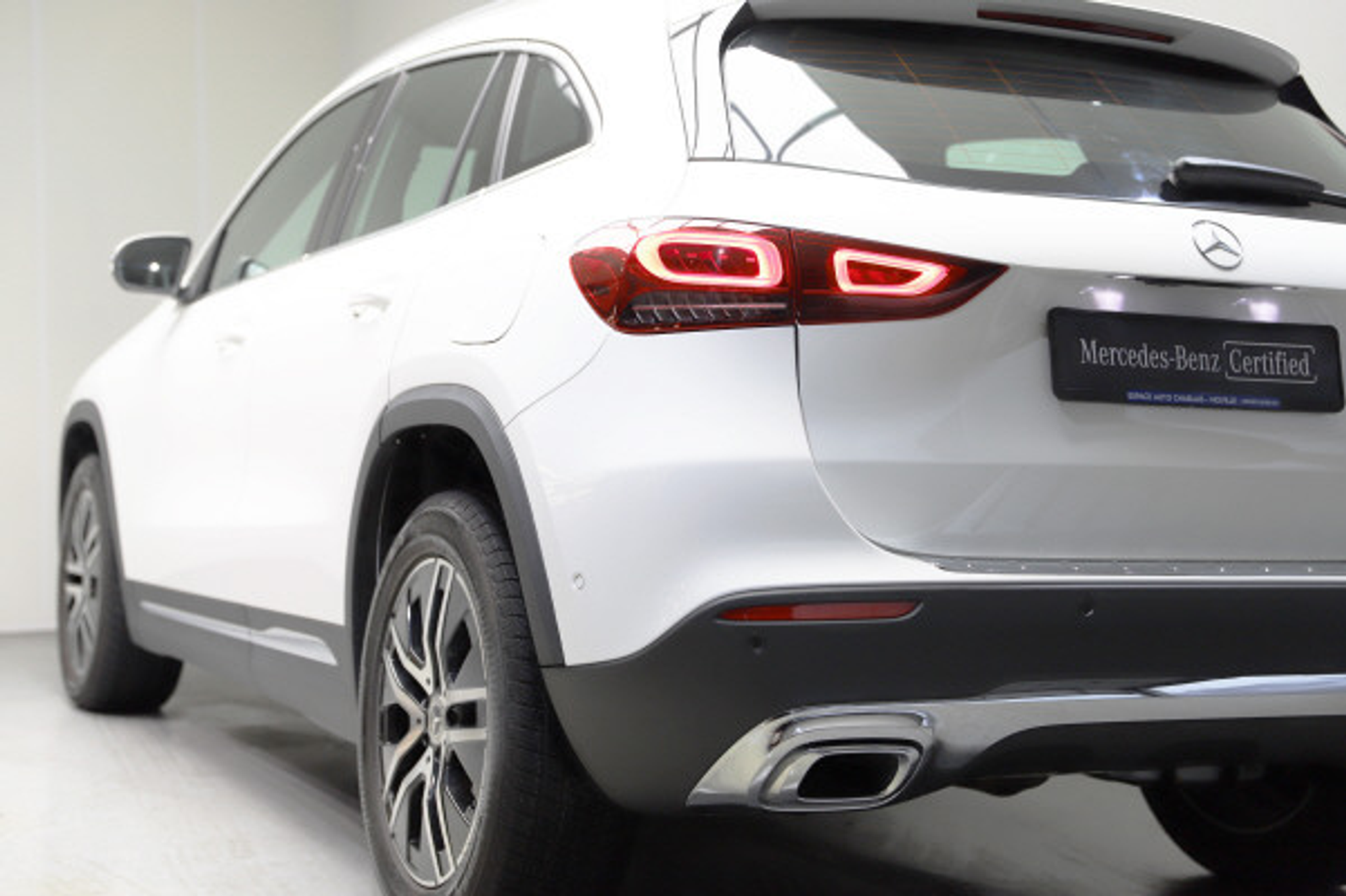 listing desktop thumbnail image 3