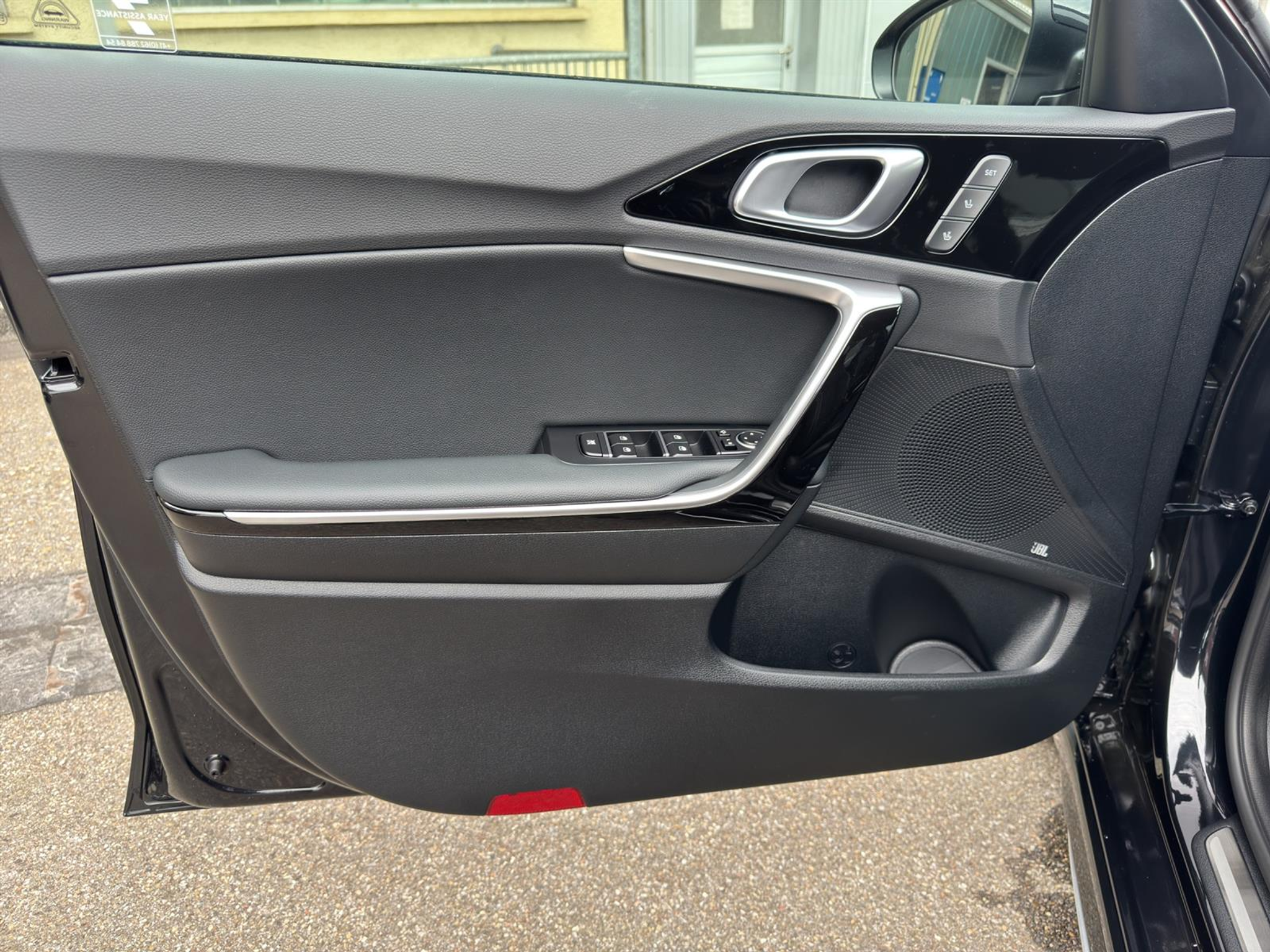 listing desktop thumbnail image 7