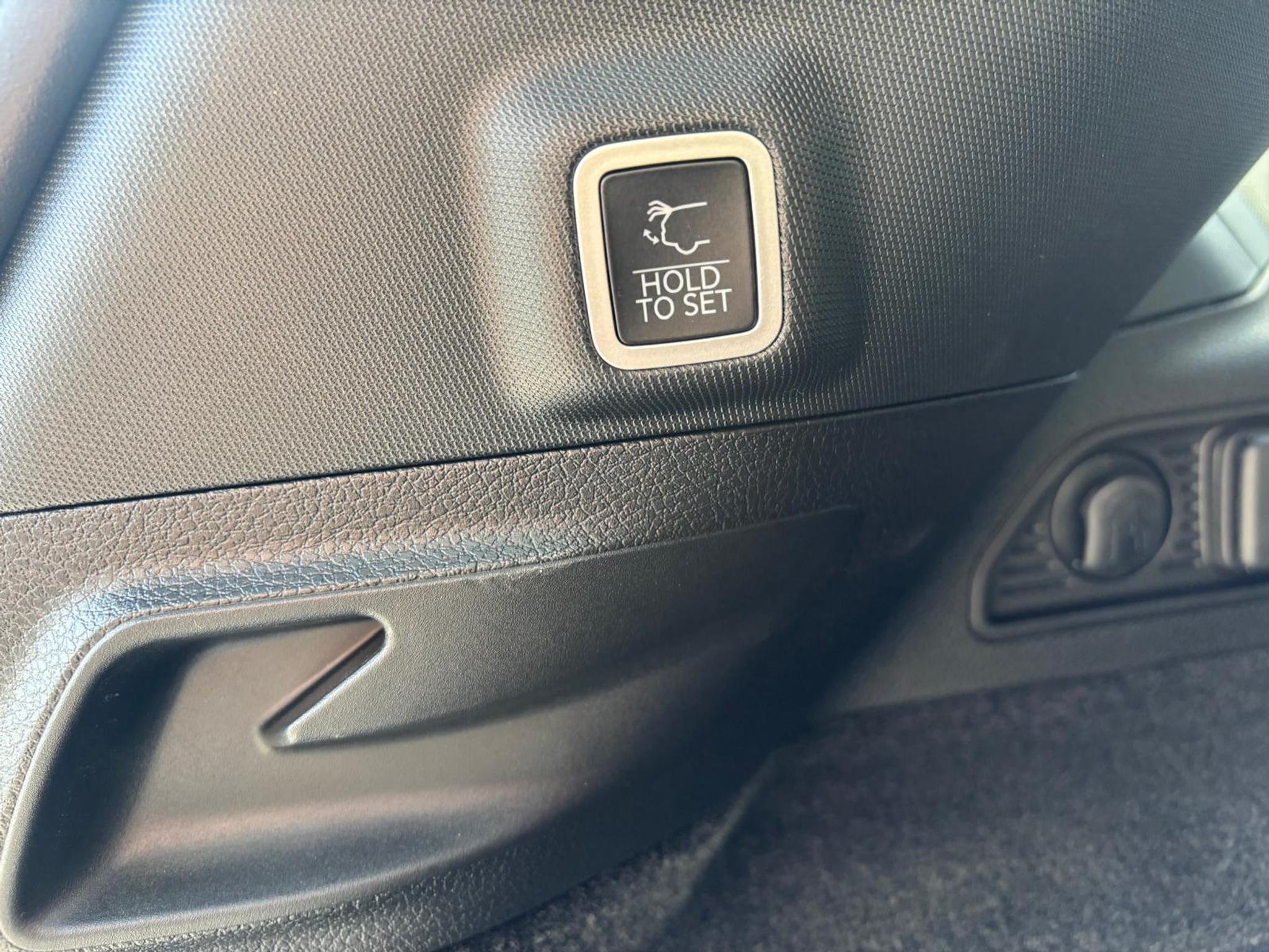 listing desktop thumbnail image 9