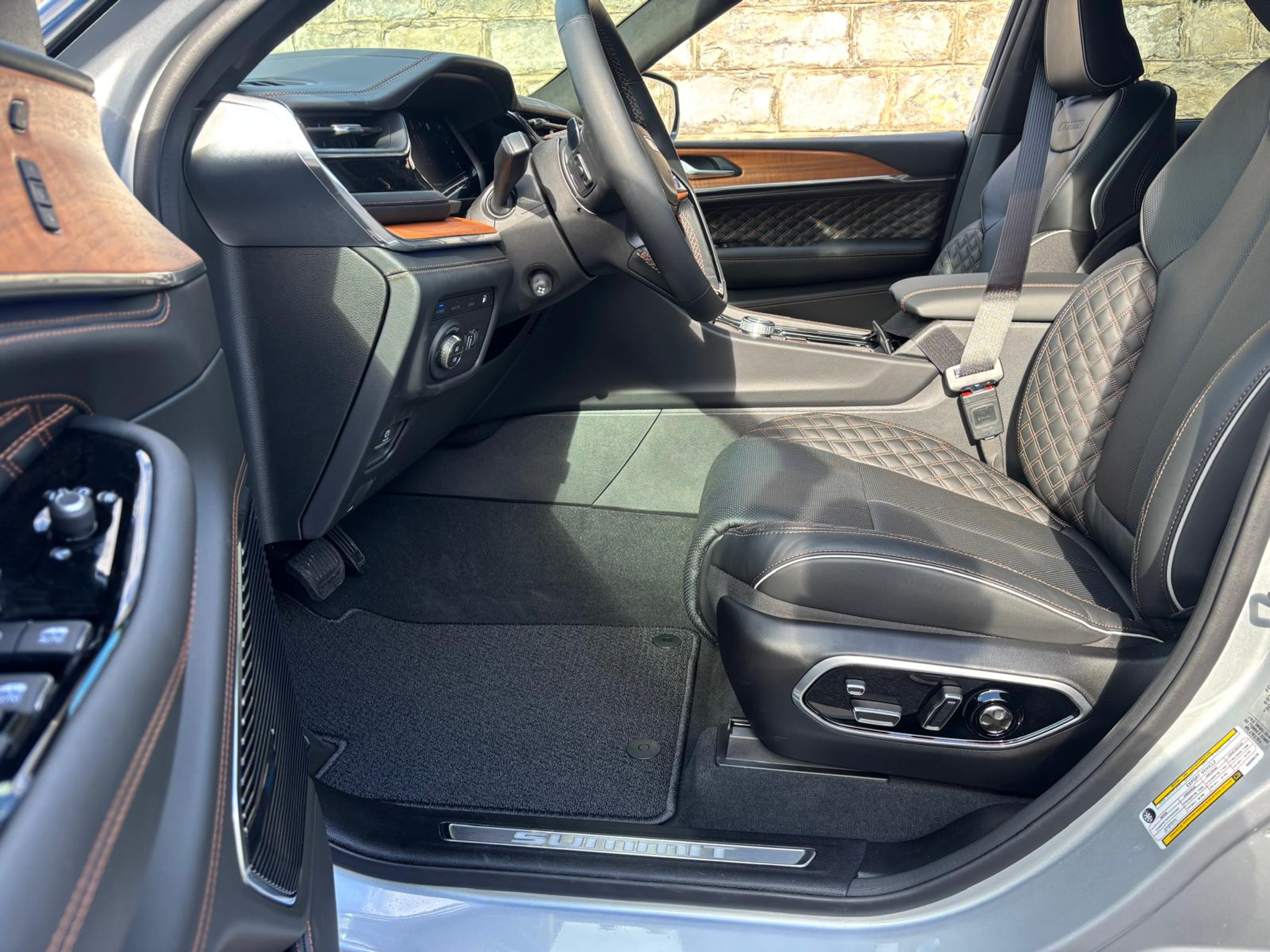 listing desktop thumbnail image 6