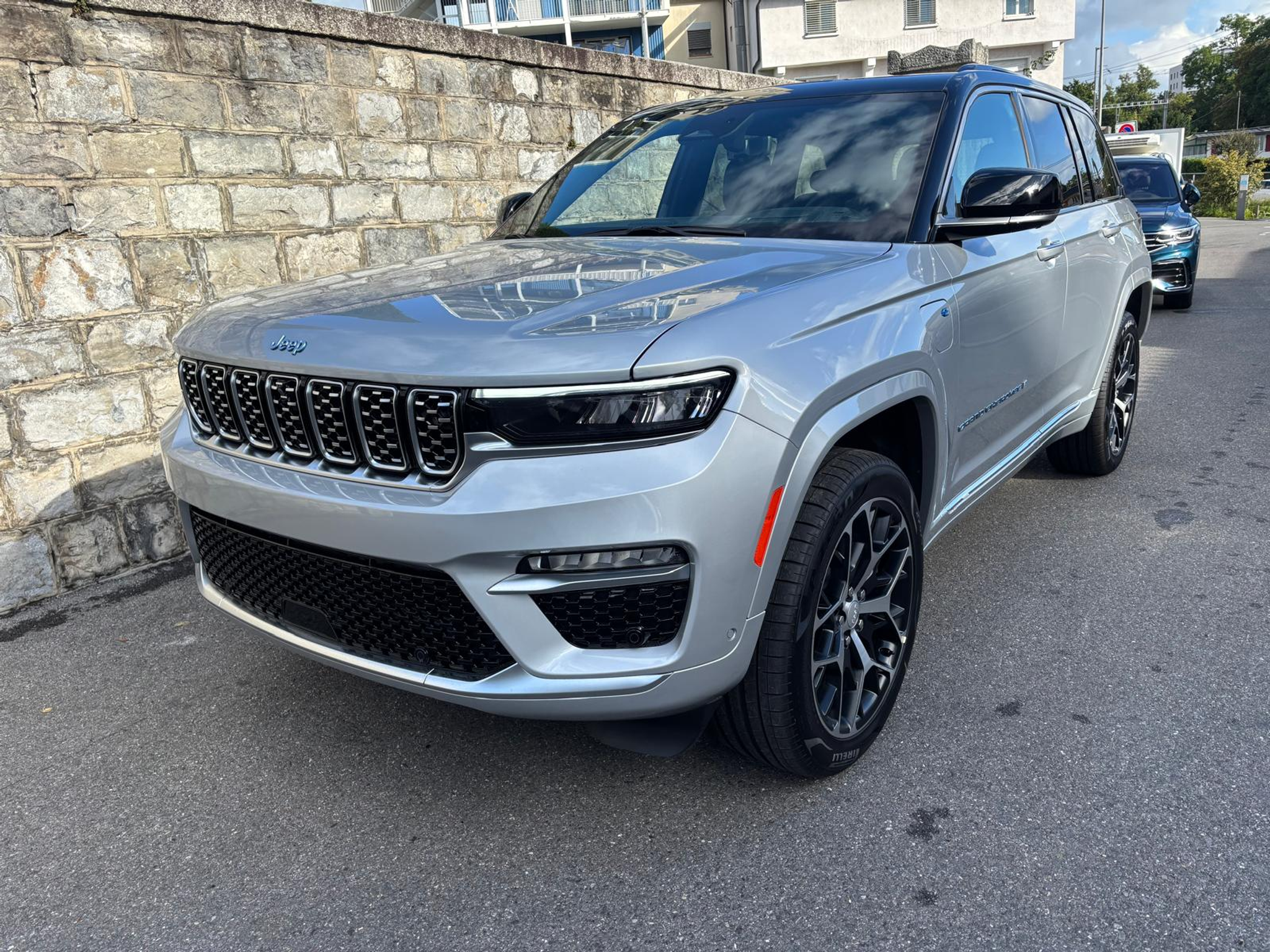 listing desktop thumbnail image 4