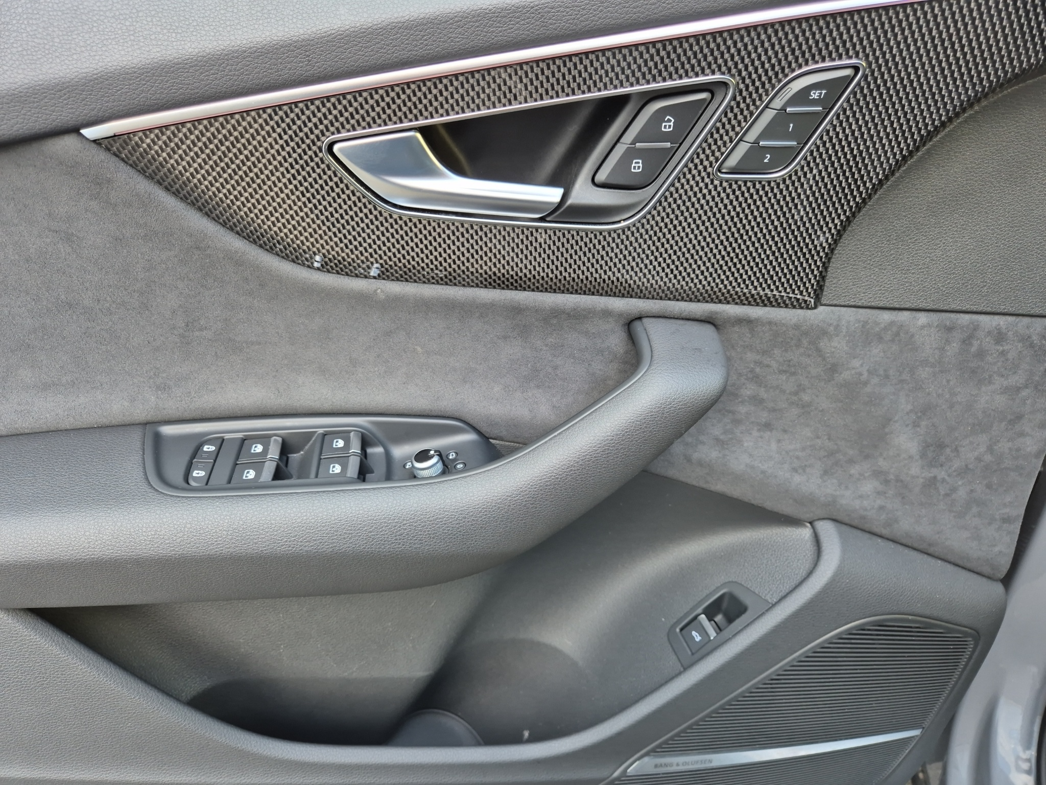 listing desktop thumbnail image 12