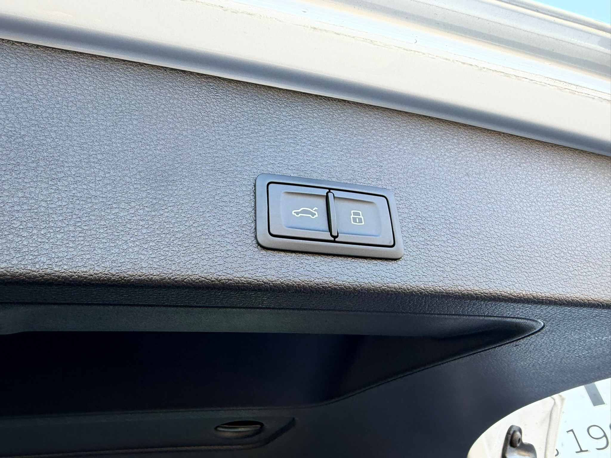 listing desktop thumbnail image 10