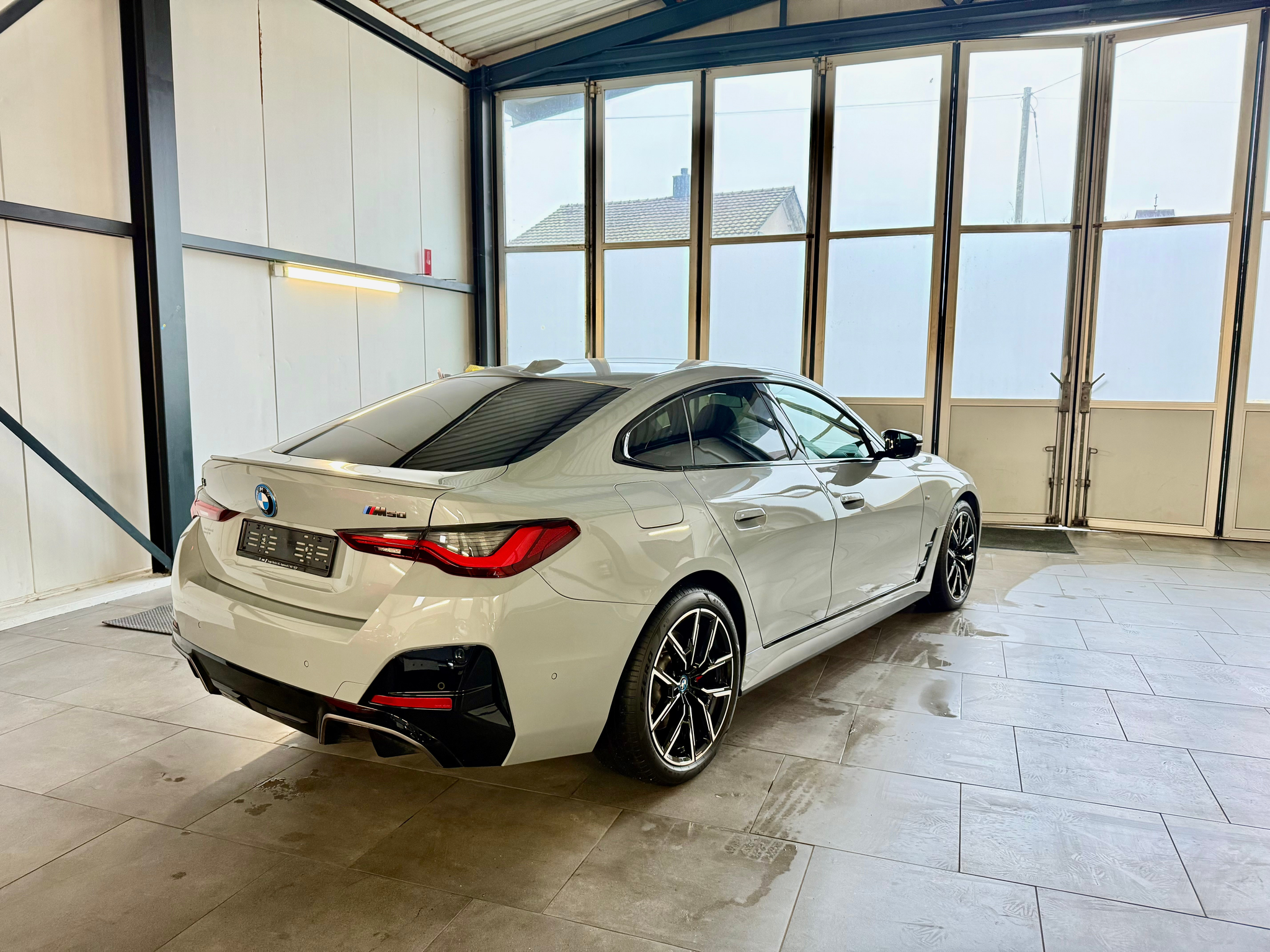 listing desktop thumbnail image 3