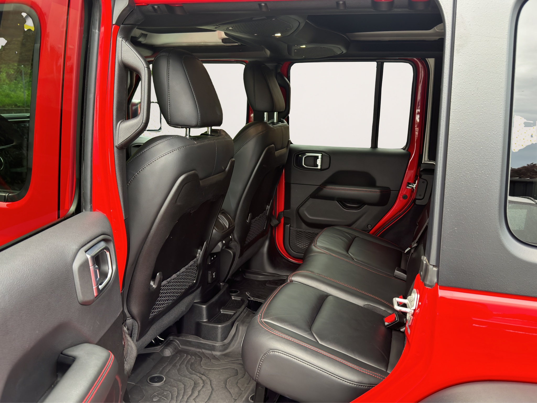 listing desktop thumbnail image 13