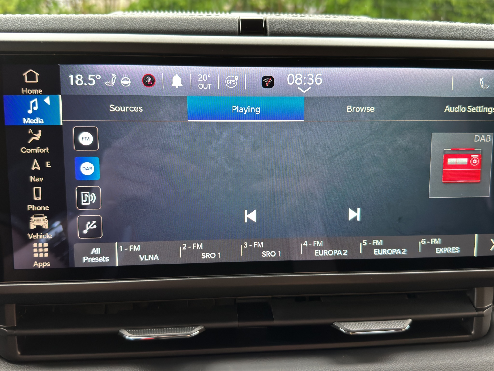 listing desktop thumbnail image 17