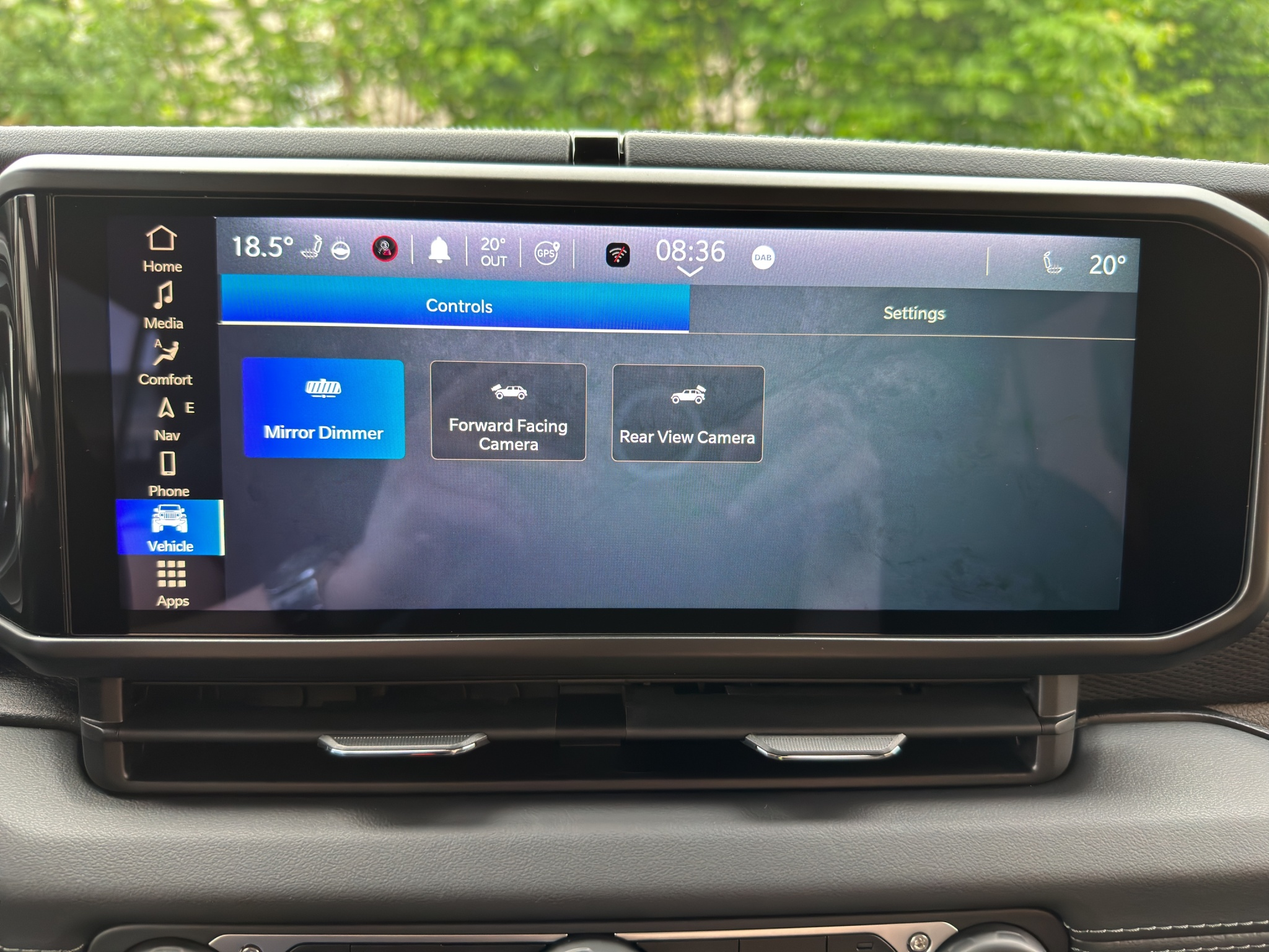 listing desktop thumbnail image 18