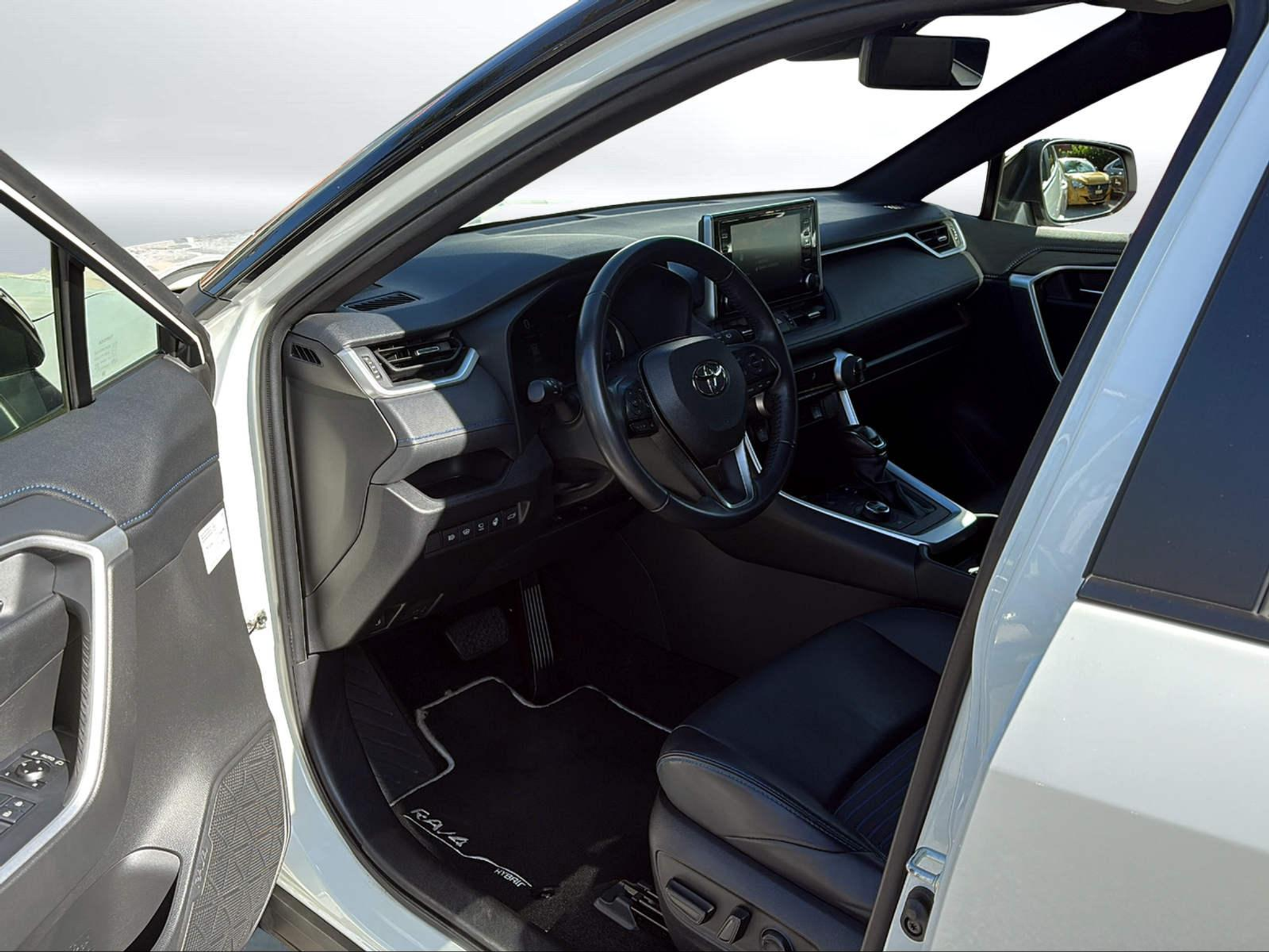 listing desktop thumbnail image 4