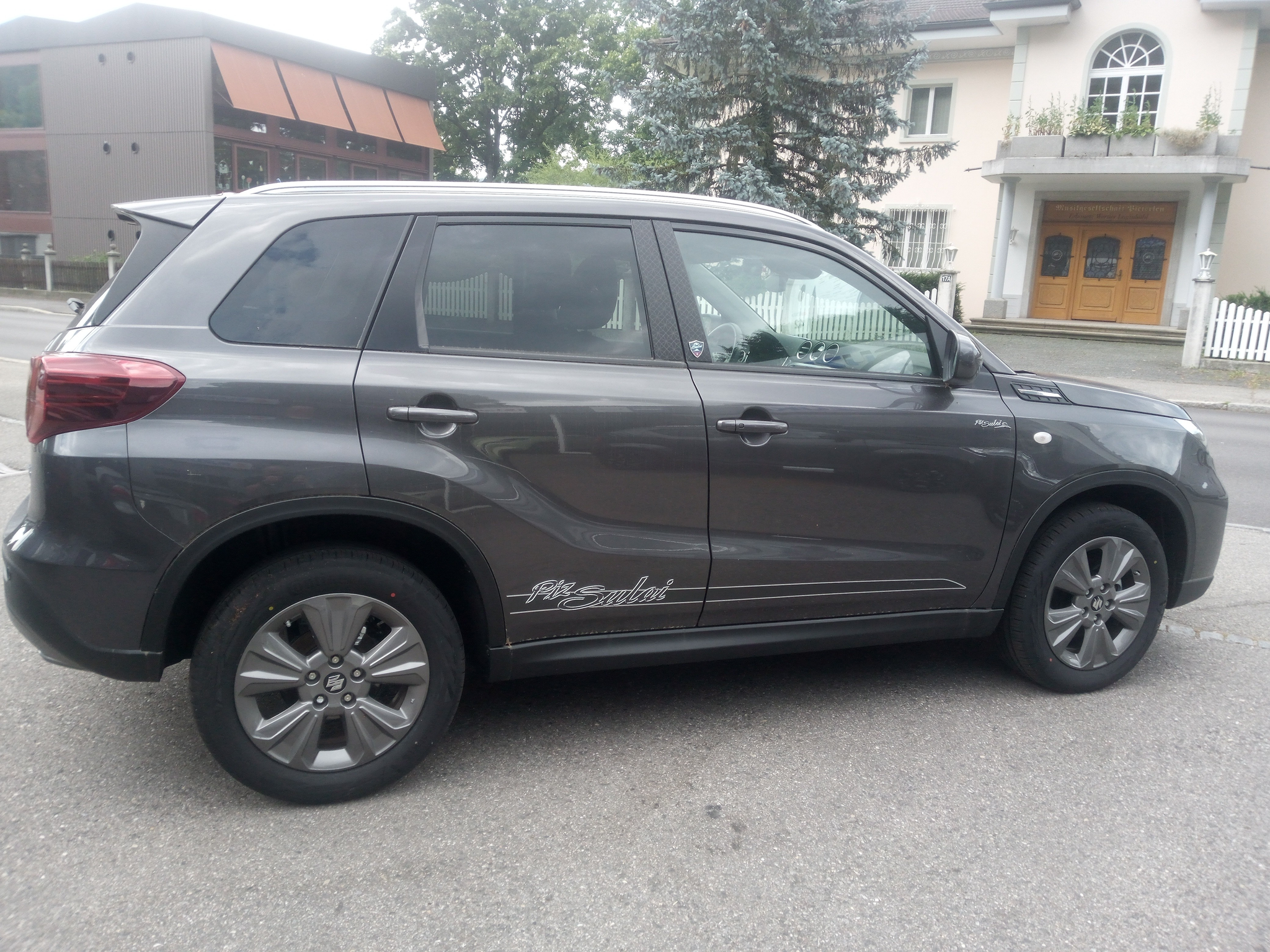 listing desktop thumbnail image 18