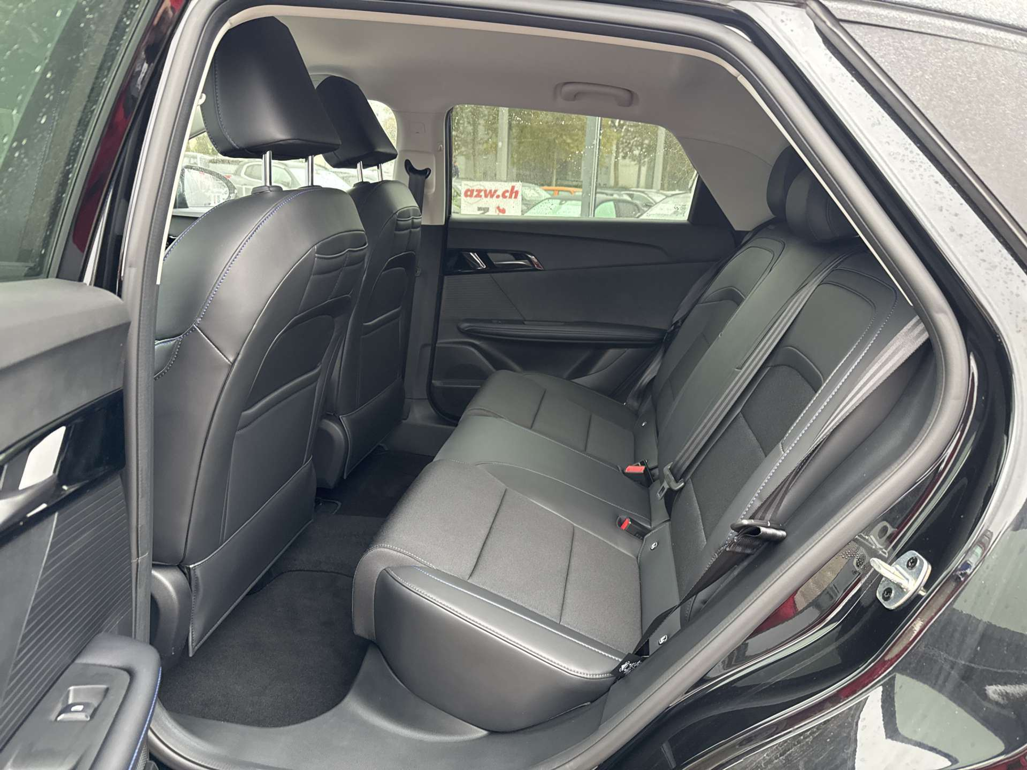 listing desktop thumbnail image 6