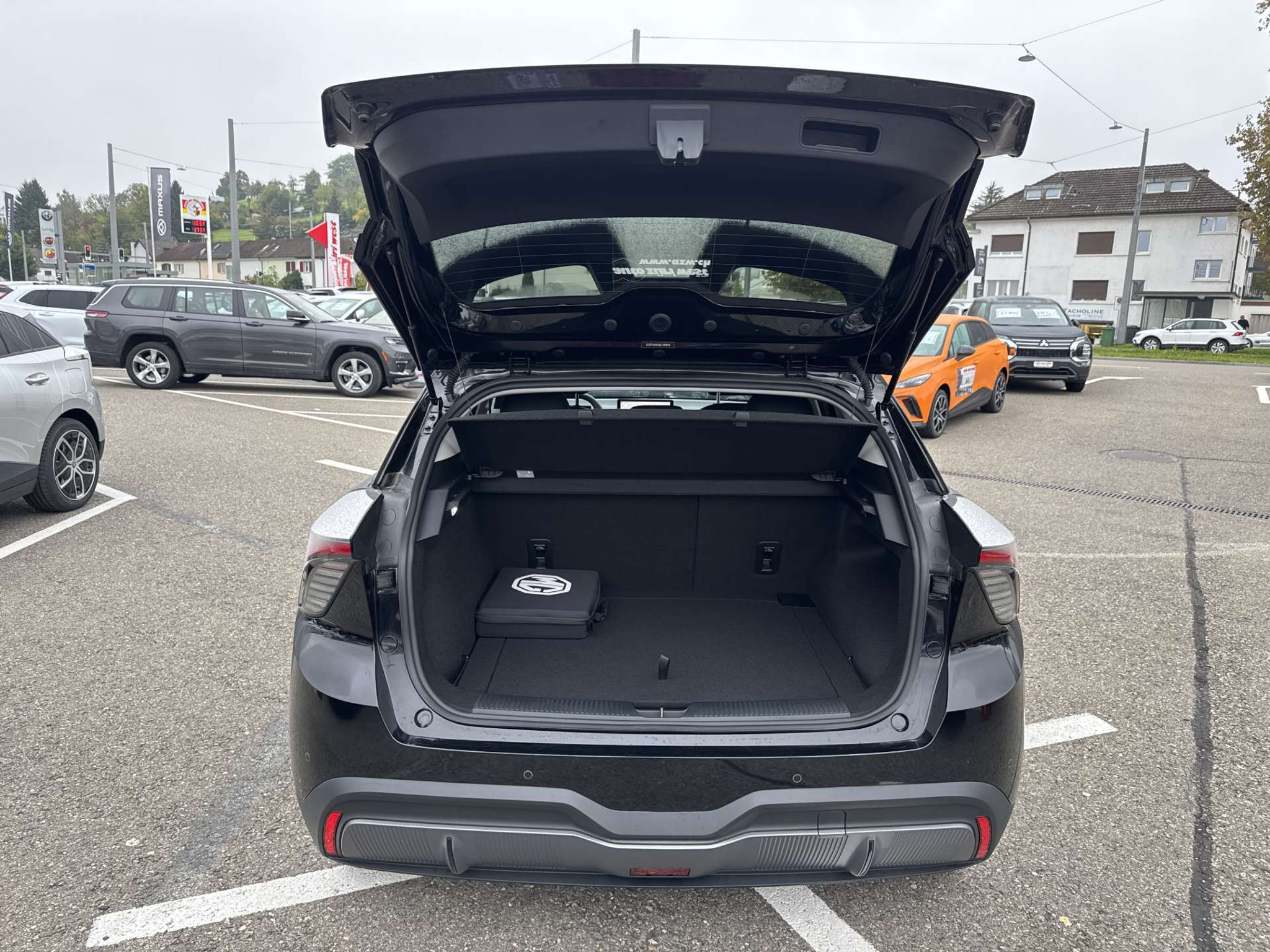 listing desktop thumbnail image 7