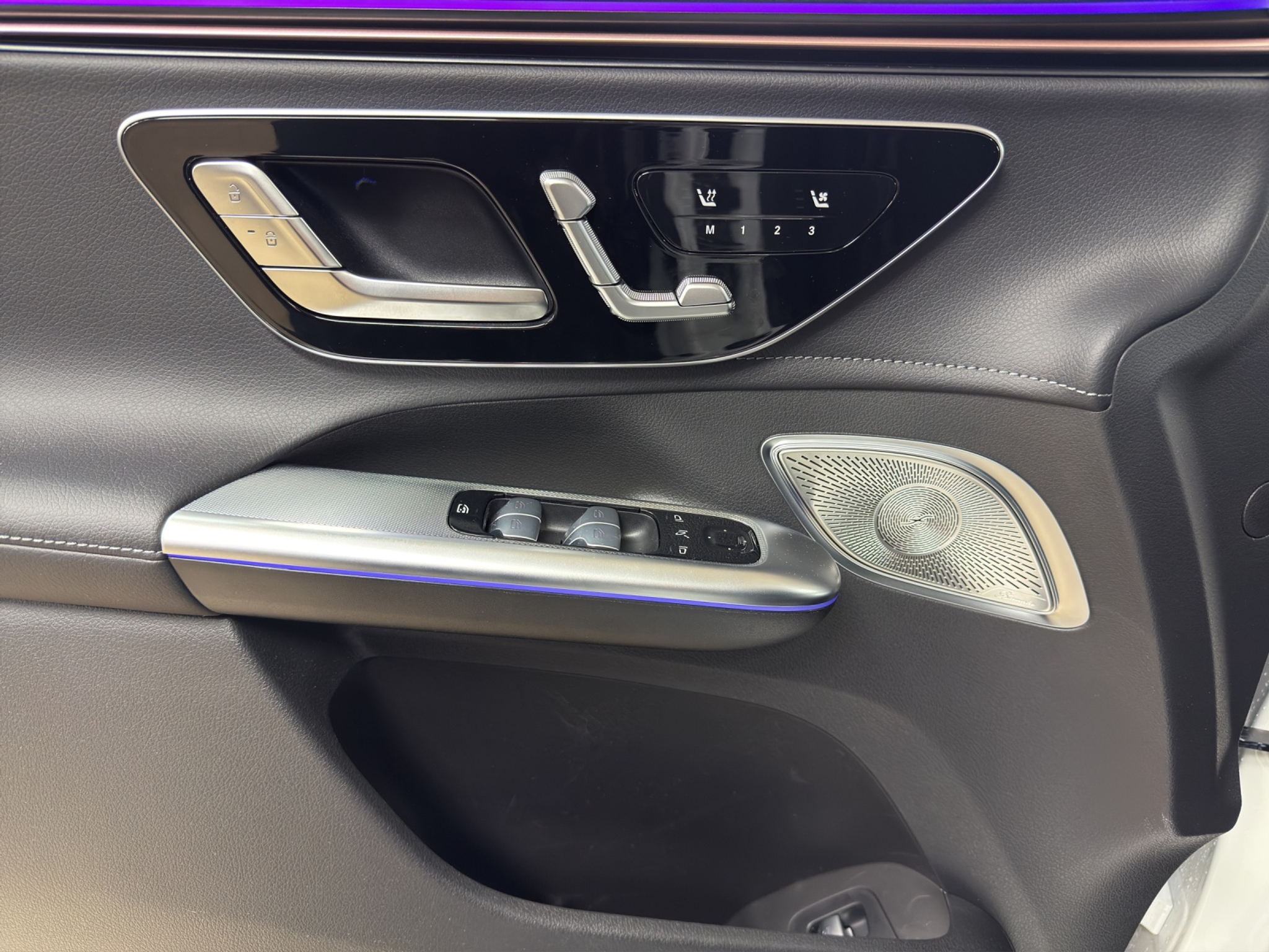 listing desktop thumbnail image 12