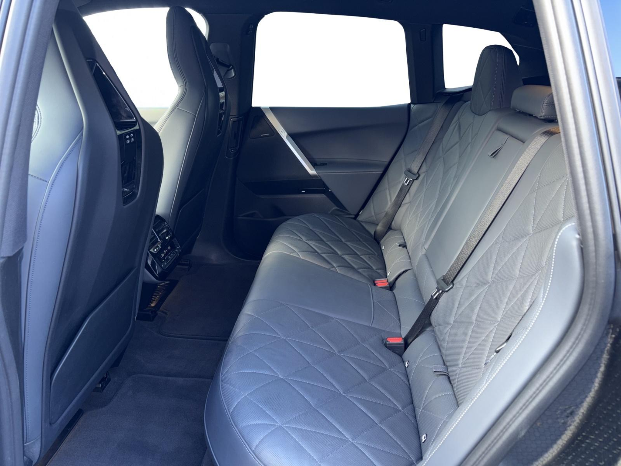 listing desktop thumbnail image 14