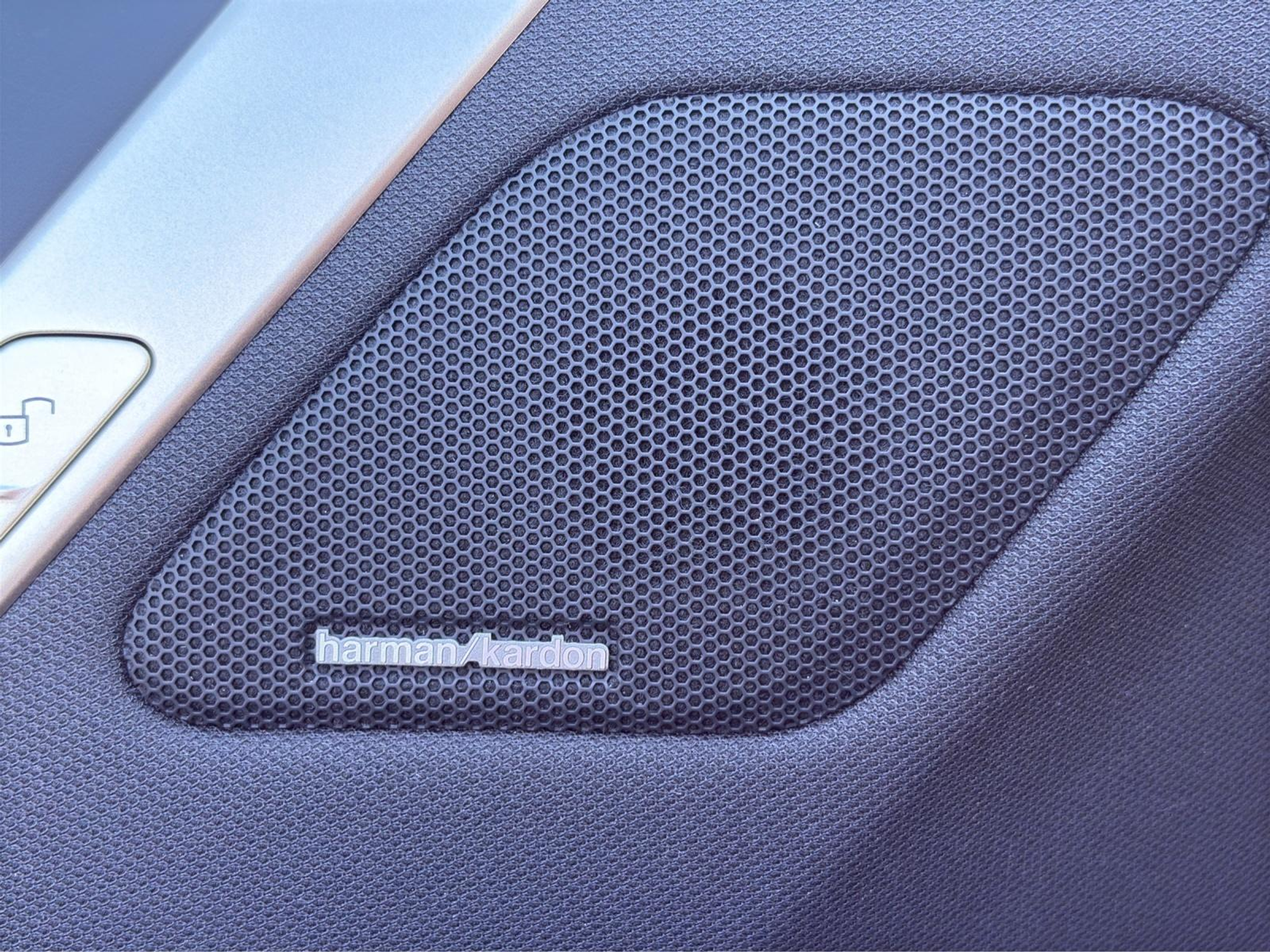 listing desktop thumbnail image 22