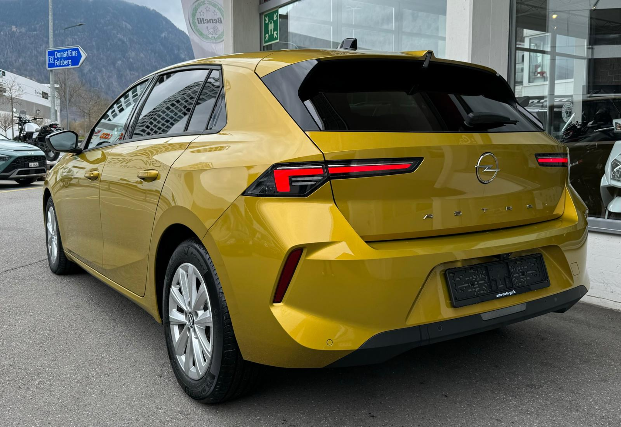 listing desktop thumbnail image 3