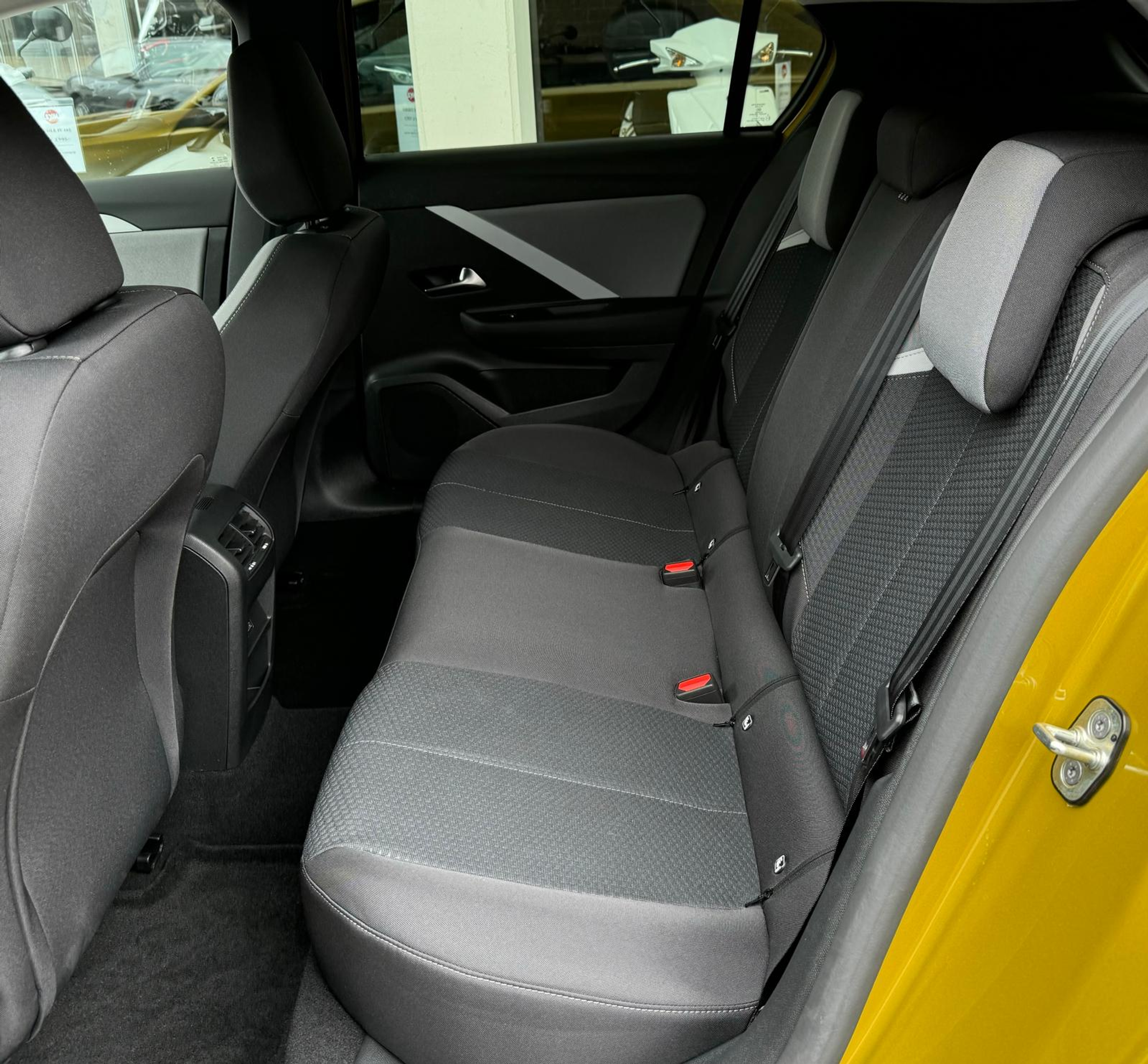 listing desktop thumbnail image 8