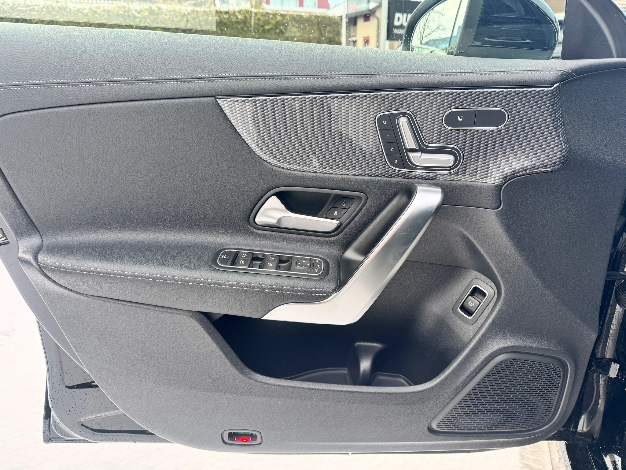 listing desktop thumbnail image 9