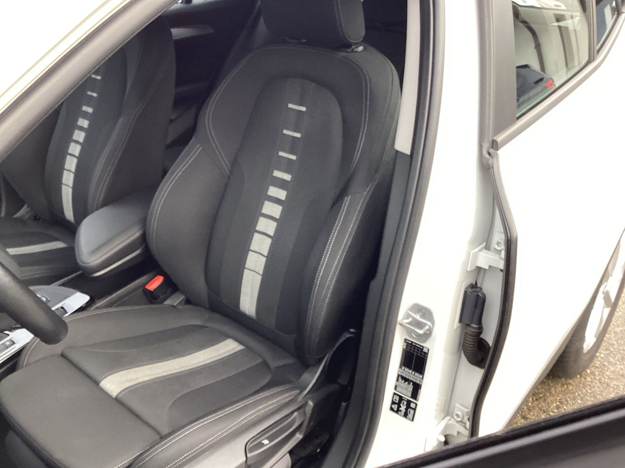 listing desktop thumbnail image 9