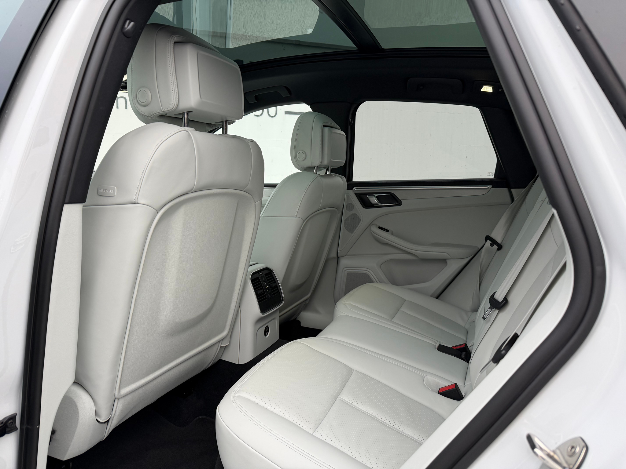 listing desktop thumbnail image 10