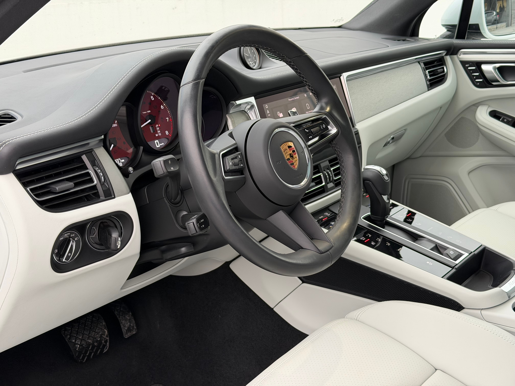 listing desktop thumbnail image 8