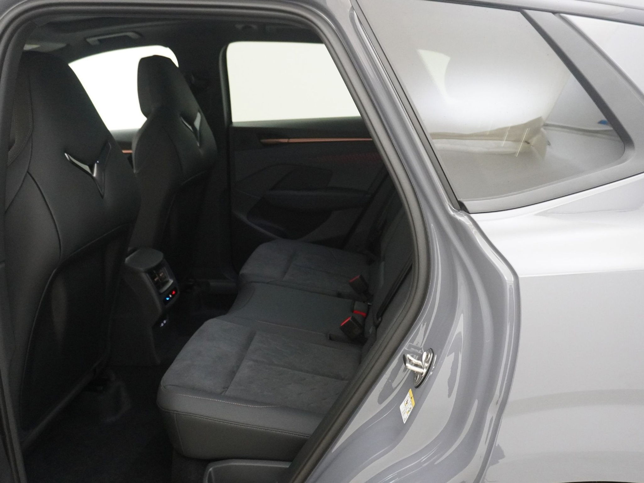 listing desktop thumbnail image 15