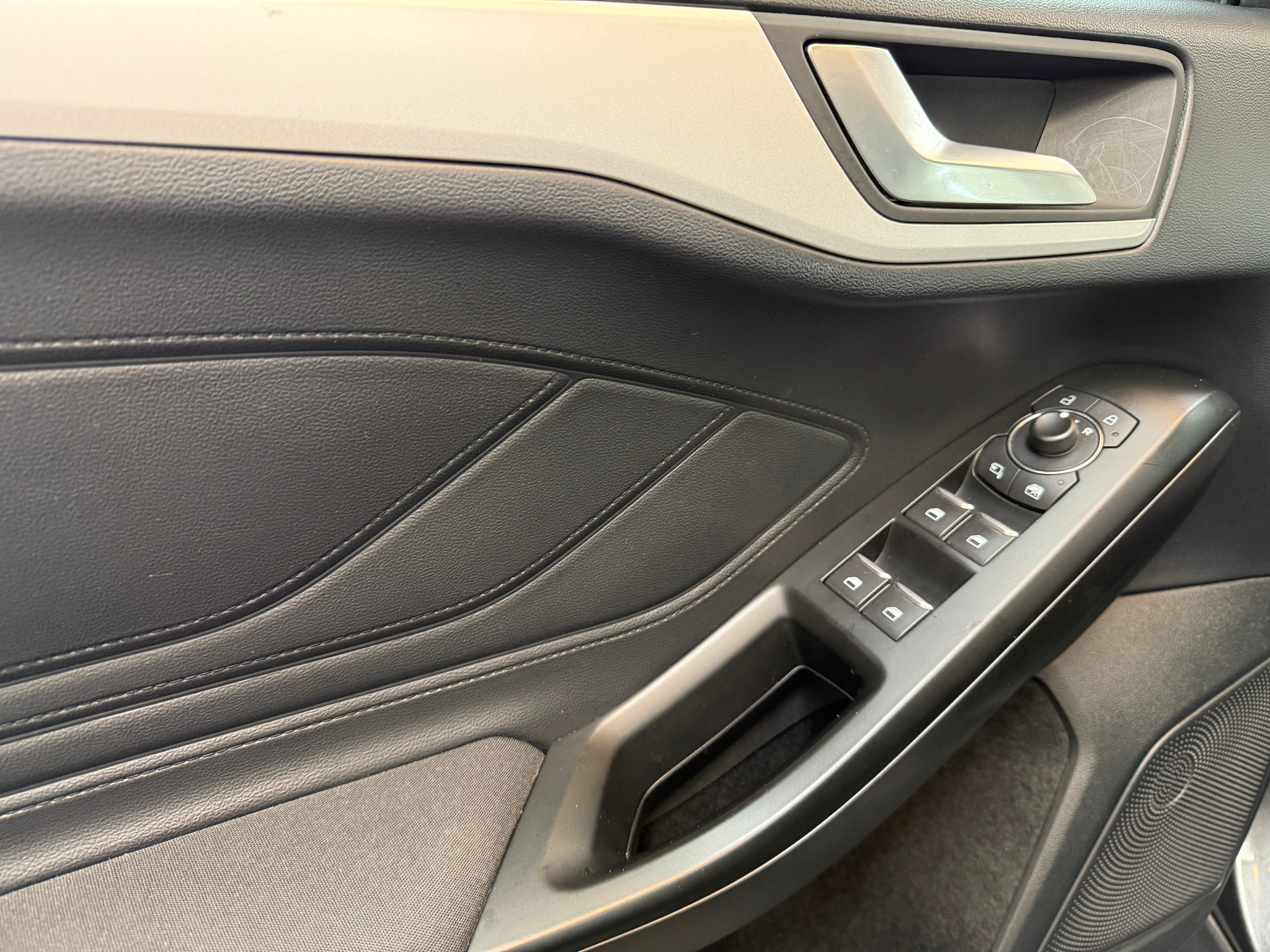 listing desktop thumbnail image 6