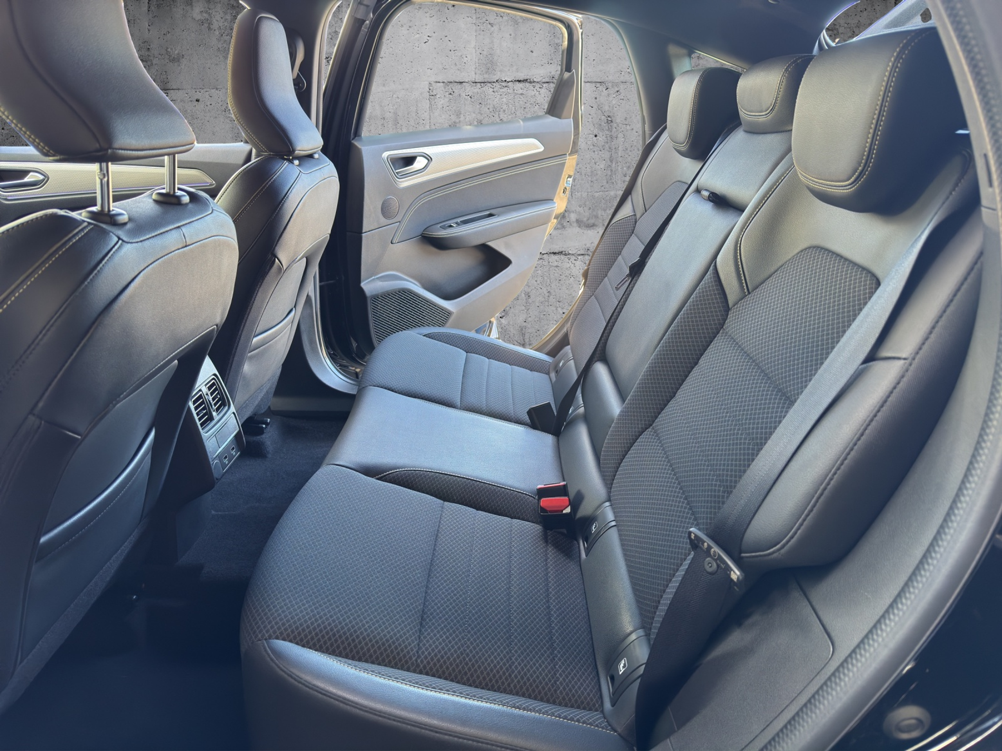 listing desktop thumbnail image 23