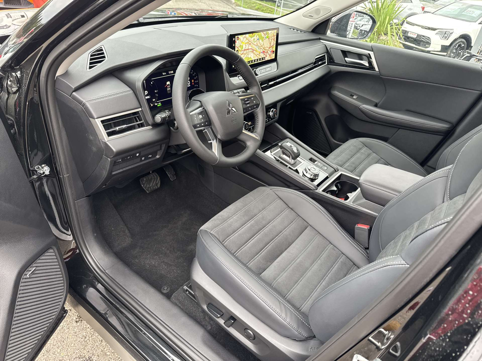 listing desktop thumbnail image 4