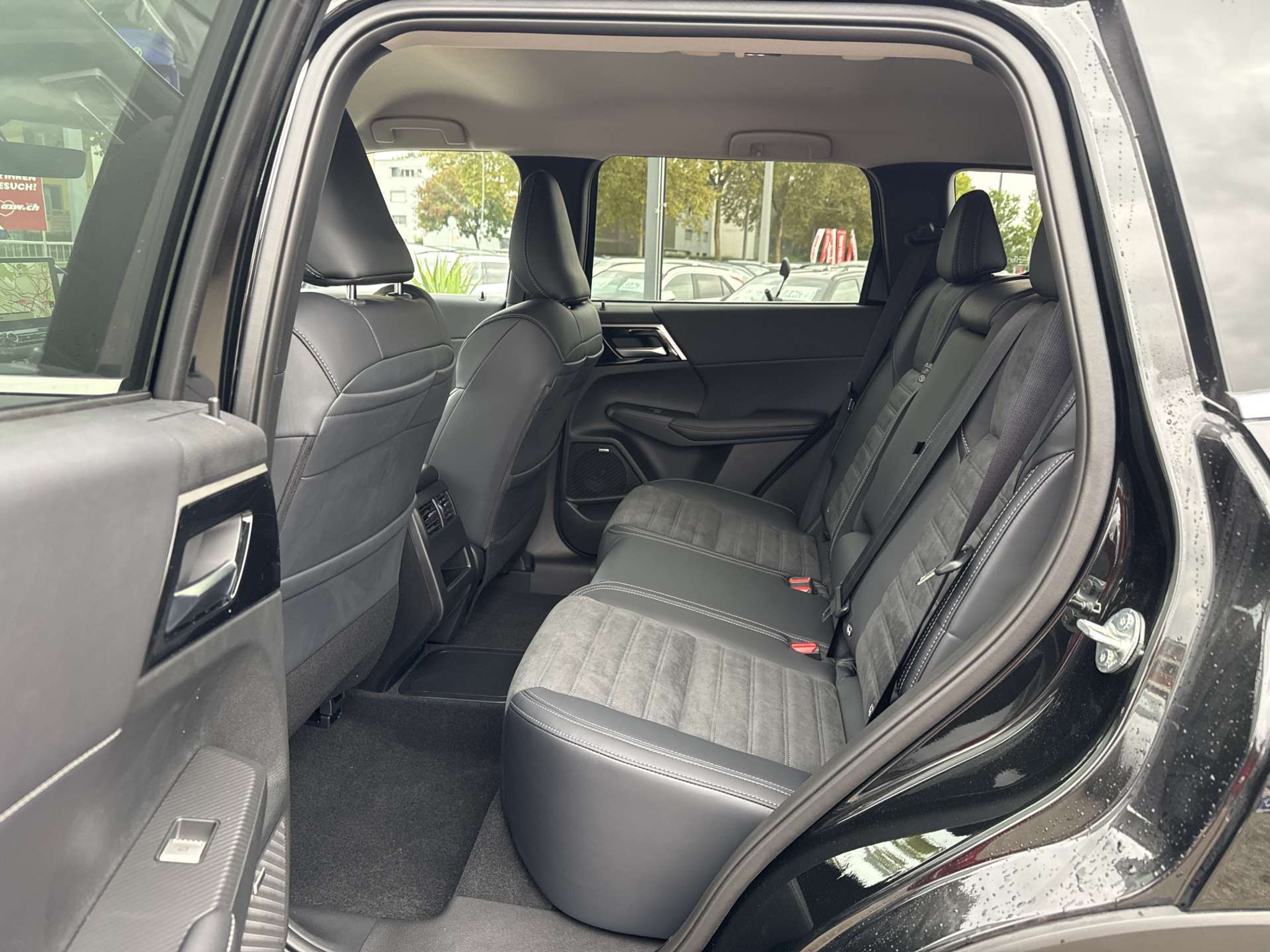 listing desktop thumbnail image 5