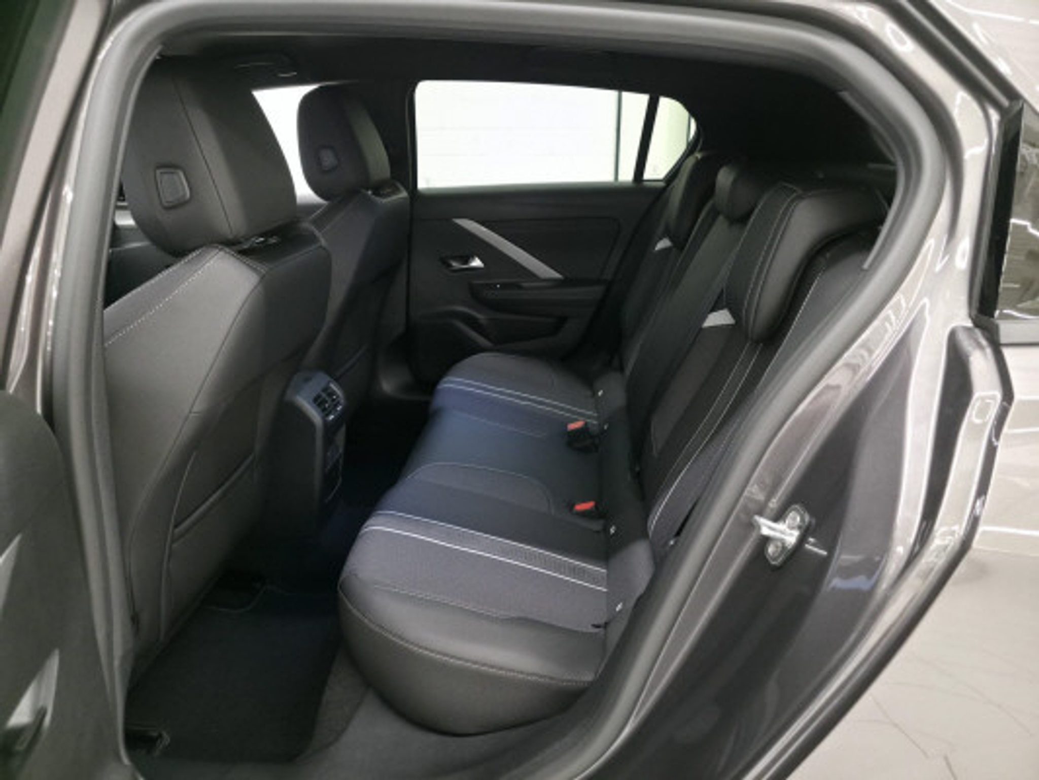 listing desktop thumbnail image 6