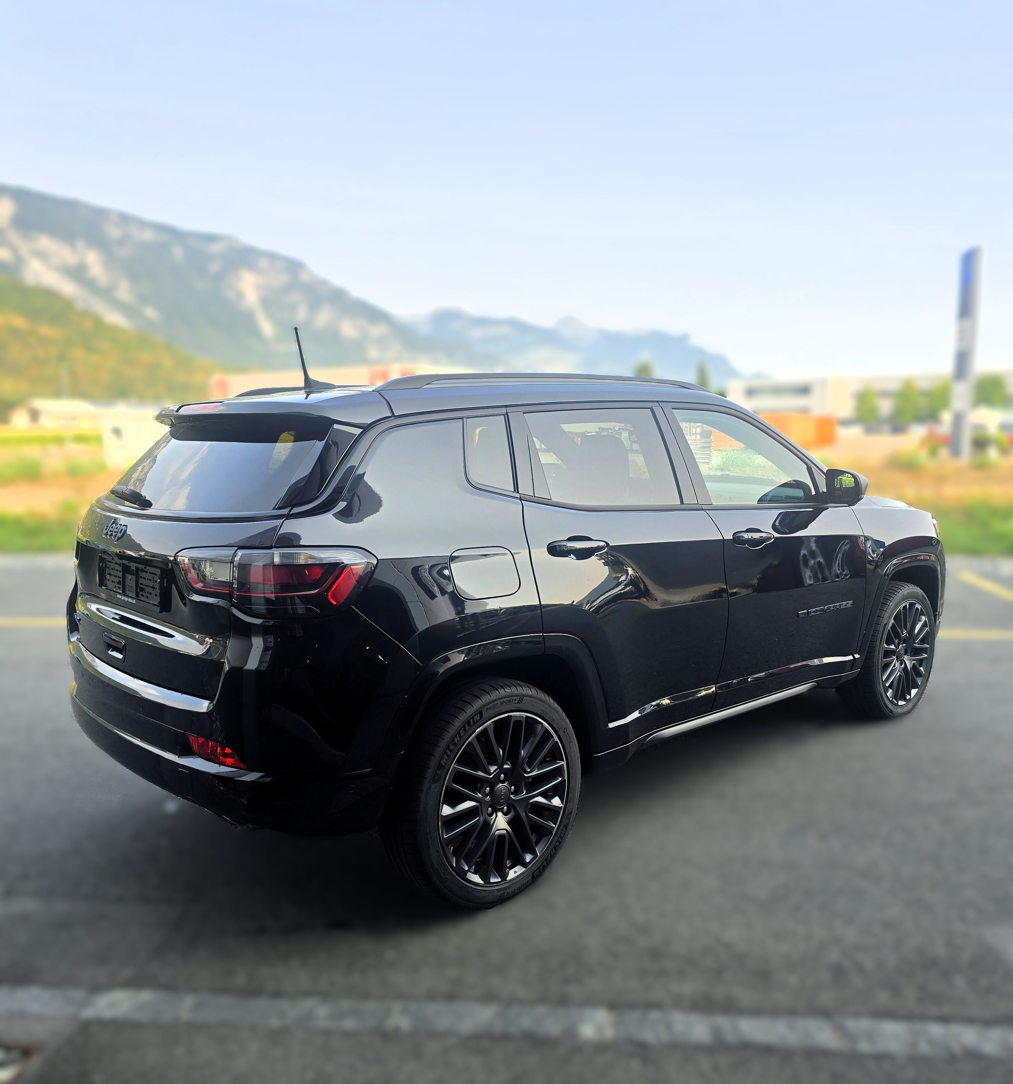 listing desktop thumbnail image 5