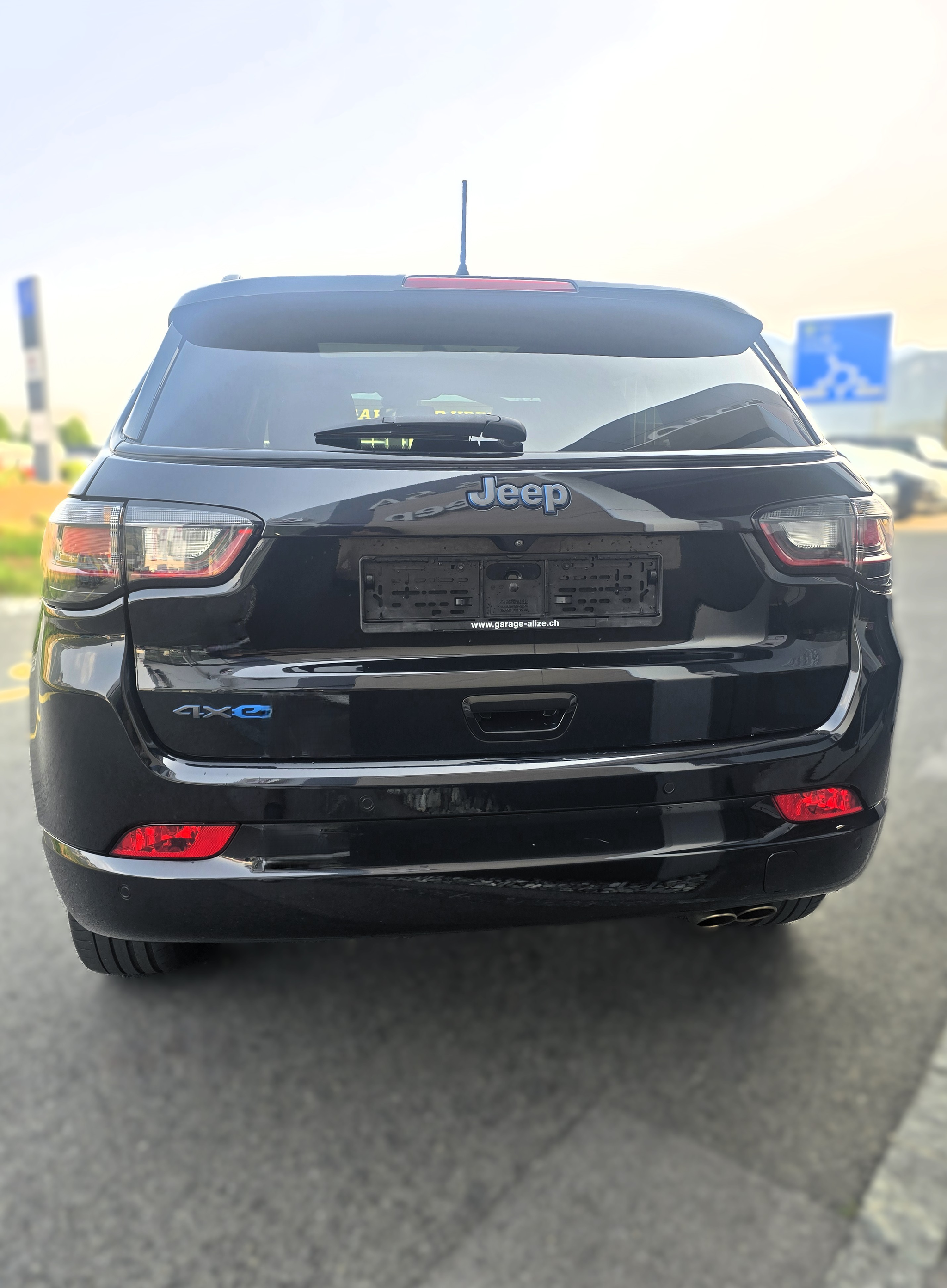 listing desktop thumbnail image 4