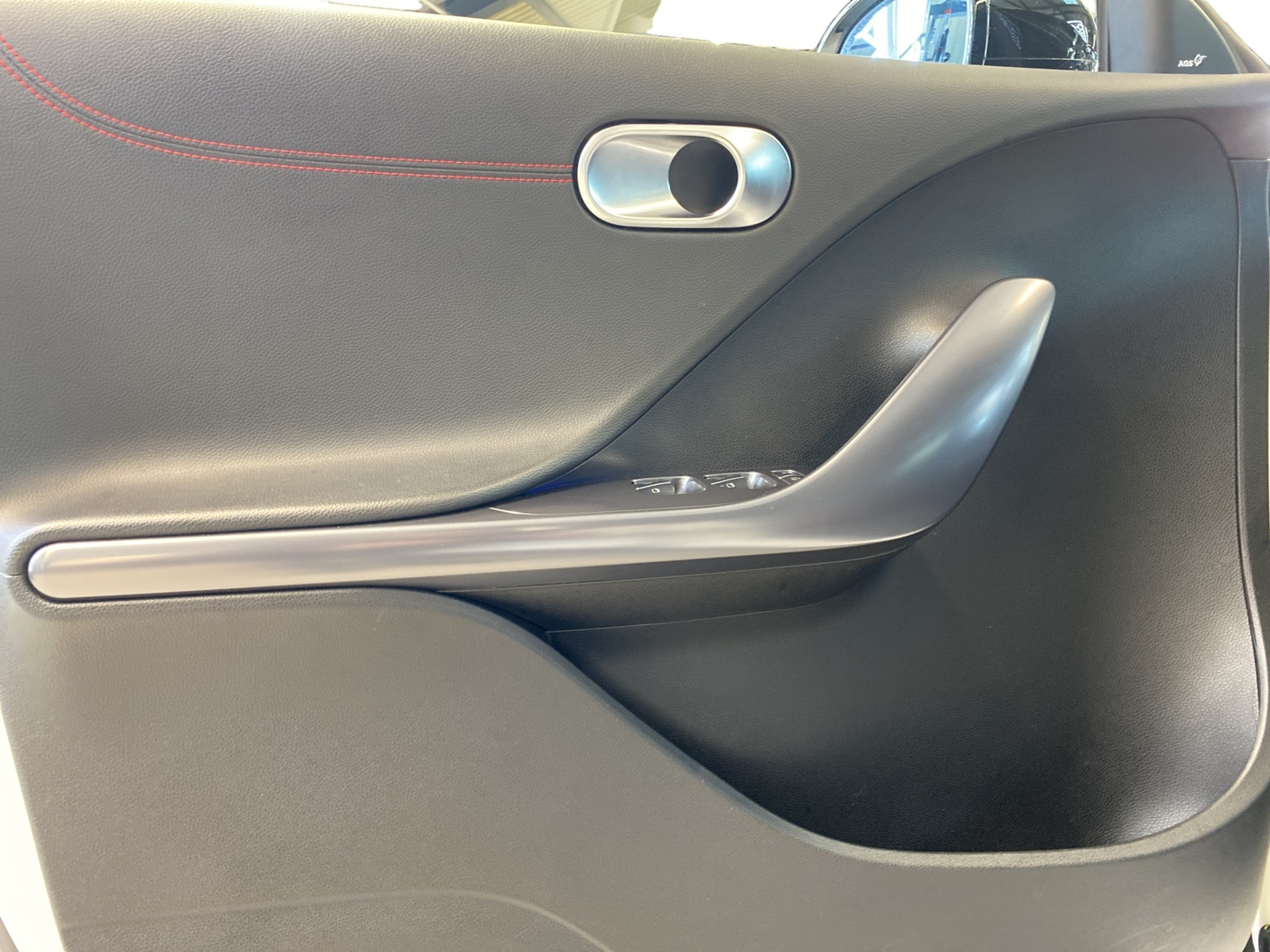 listing desktop thumbnail image 9